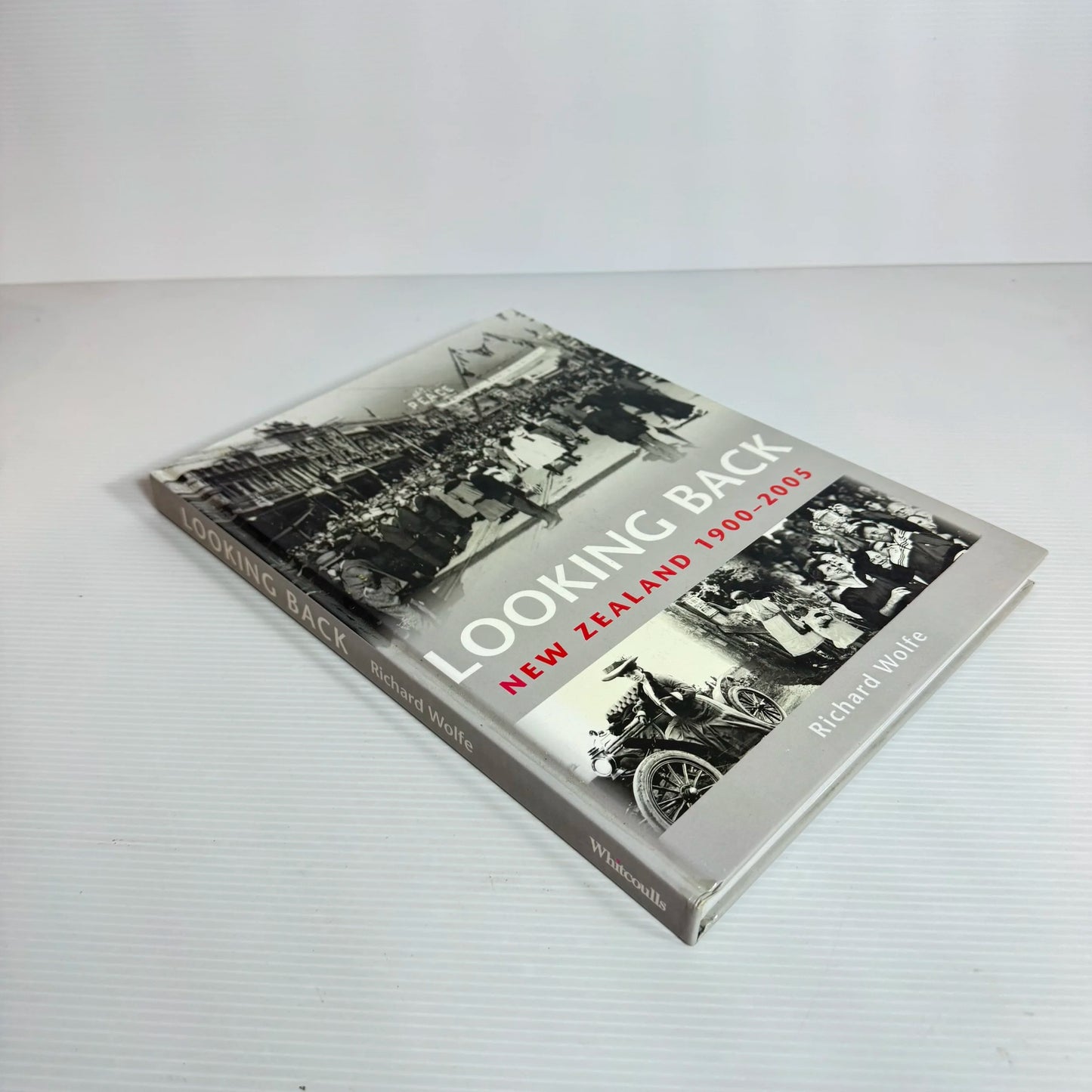 Looking Back : New Zealand 1900 - 2005 - Richard Wolfe