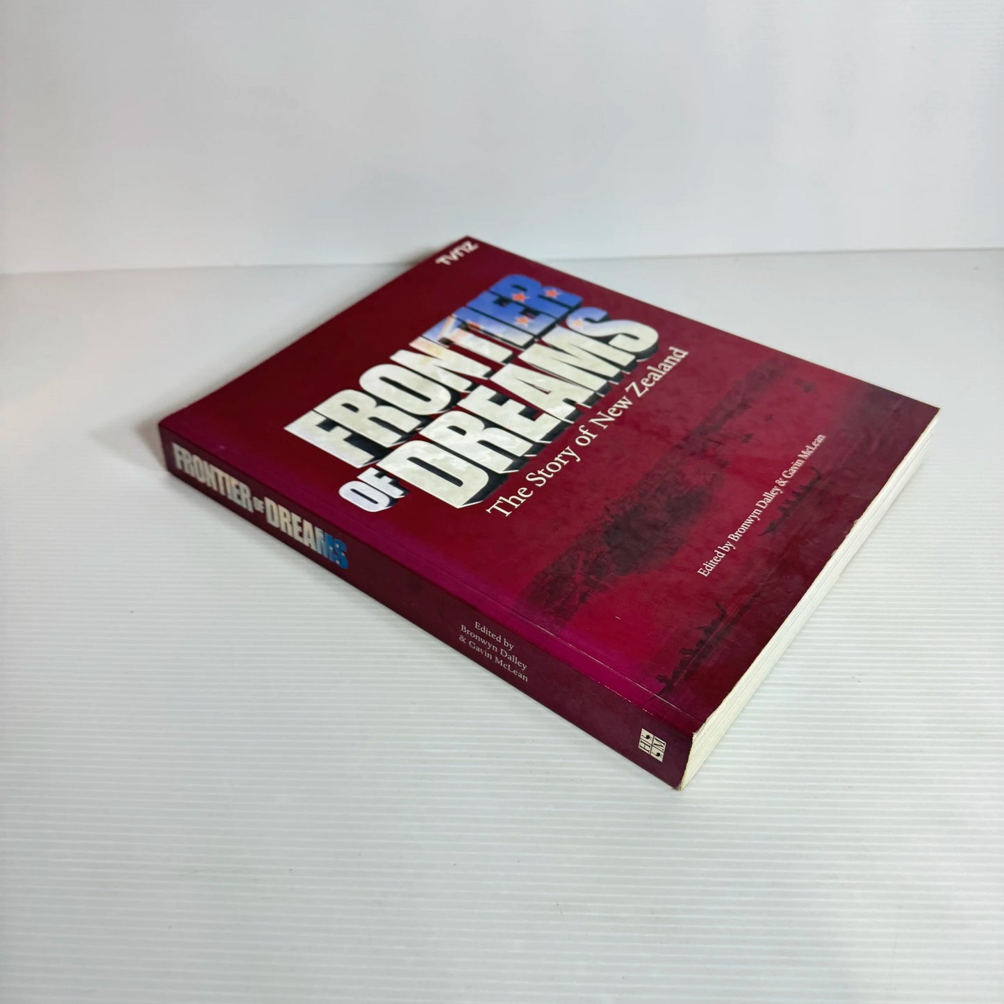 Frontier of Dreams : The Story of New Zealand - Edited by Bronwyn Dalley & Gavin McLean