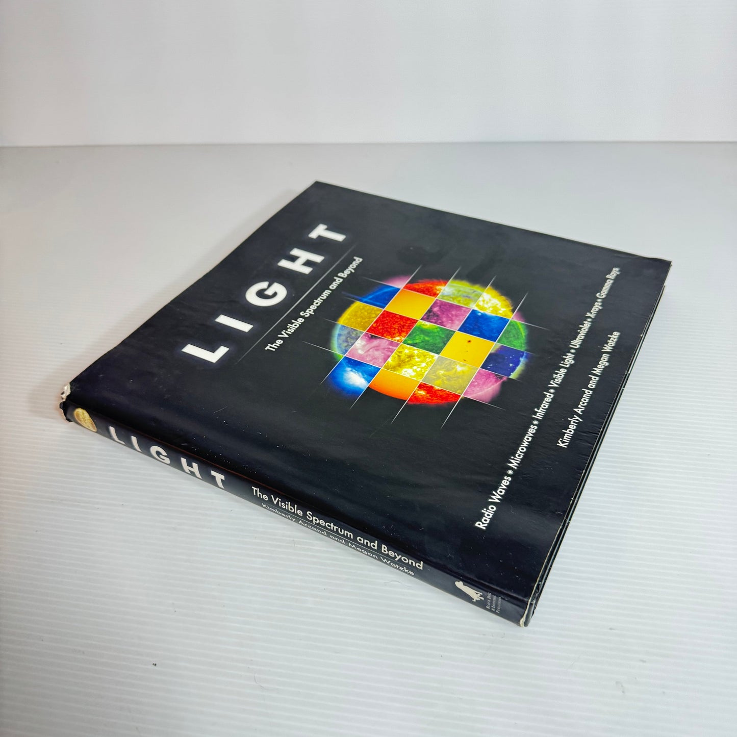 Light : The Visible Spectrum and Beyond - Kimberley Arcand and Megan Watzke