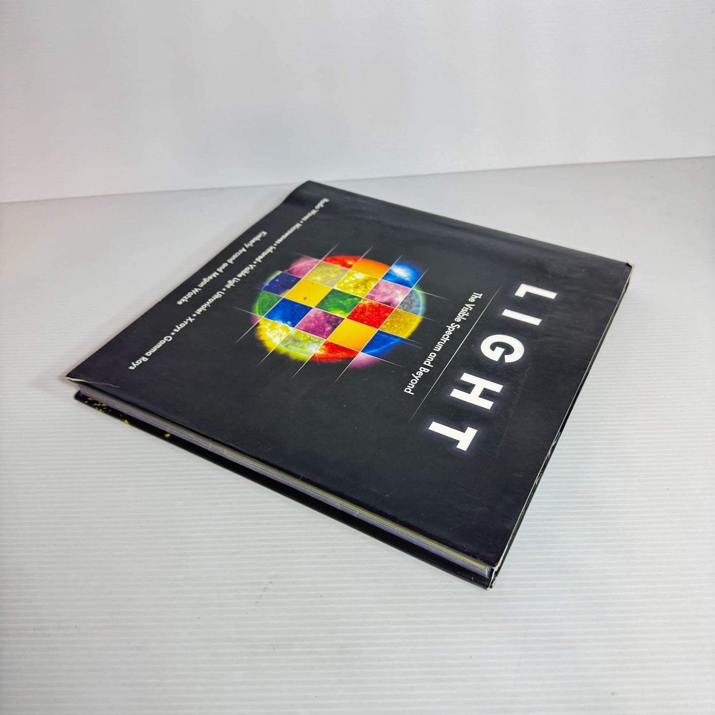 Light : The Visible Spectrum and Beyond - Kimberley Arcand and Megan Watzke