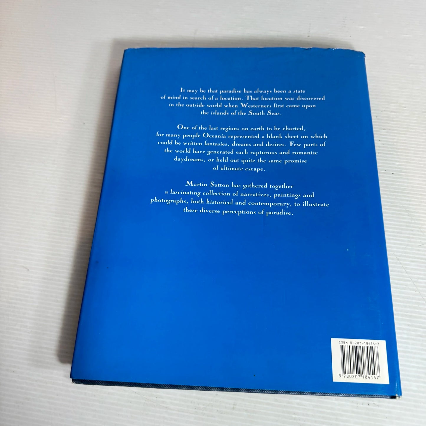 Strangers in Paradise : Adventures and Dreamers in the South Seas - Martin Sutton