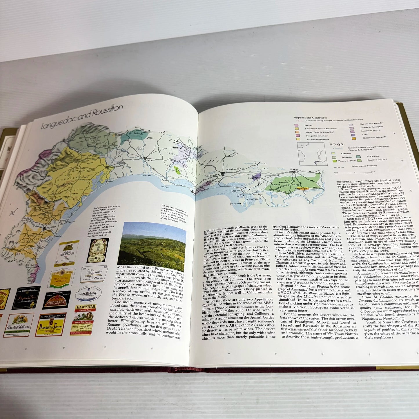 The World Atlas of Wine : A Complete Guide to the Wines and Spirits of the World - Hugh Johnson (Vintage 1981)