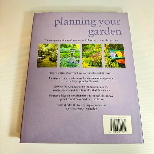 Planning Your Garden : The Complete Guide - Peter McHoy