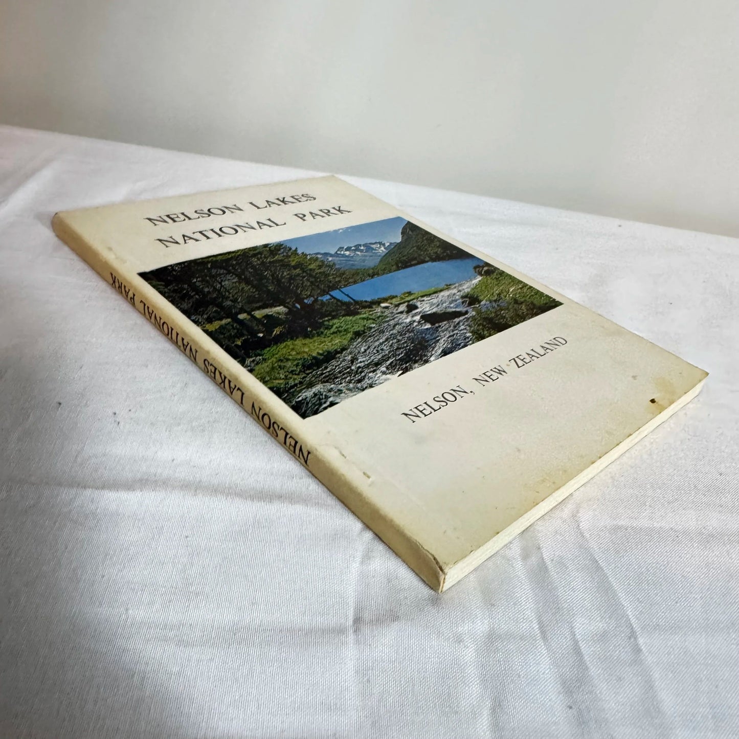 Nelson Lakes National Park : A Handbook for Visitors (Vintage 1977)