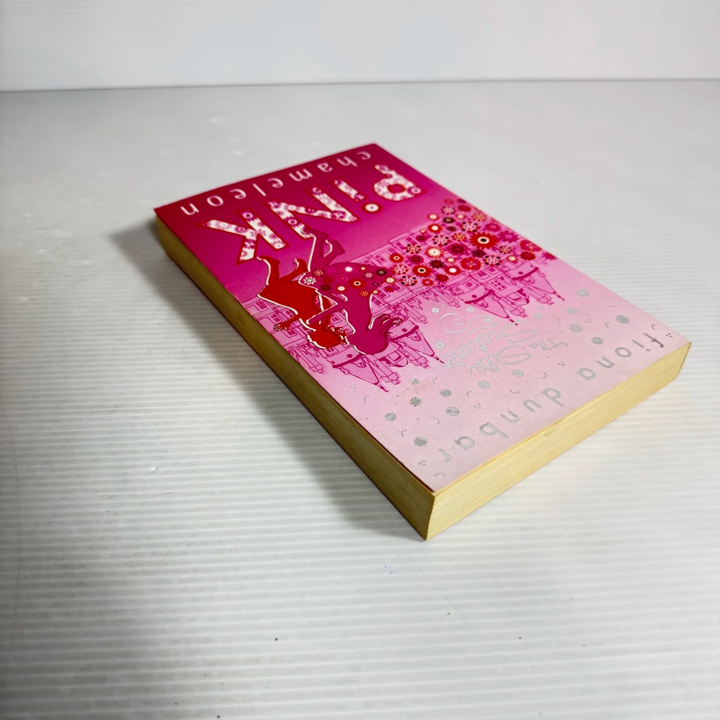 The Silk Sisters: Pink Chameleon - Fiona Dunbar