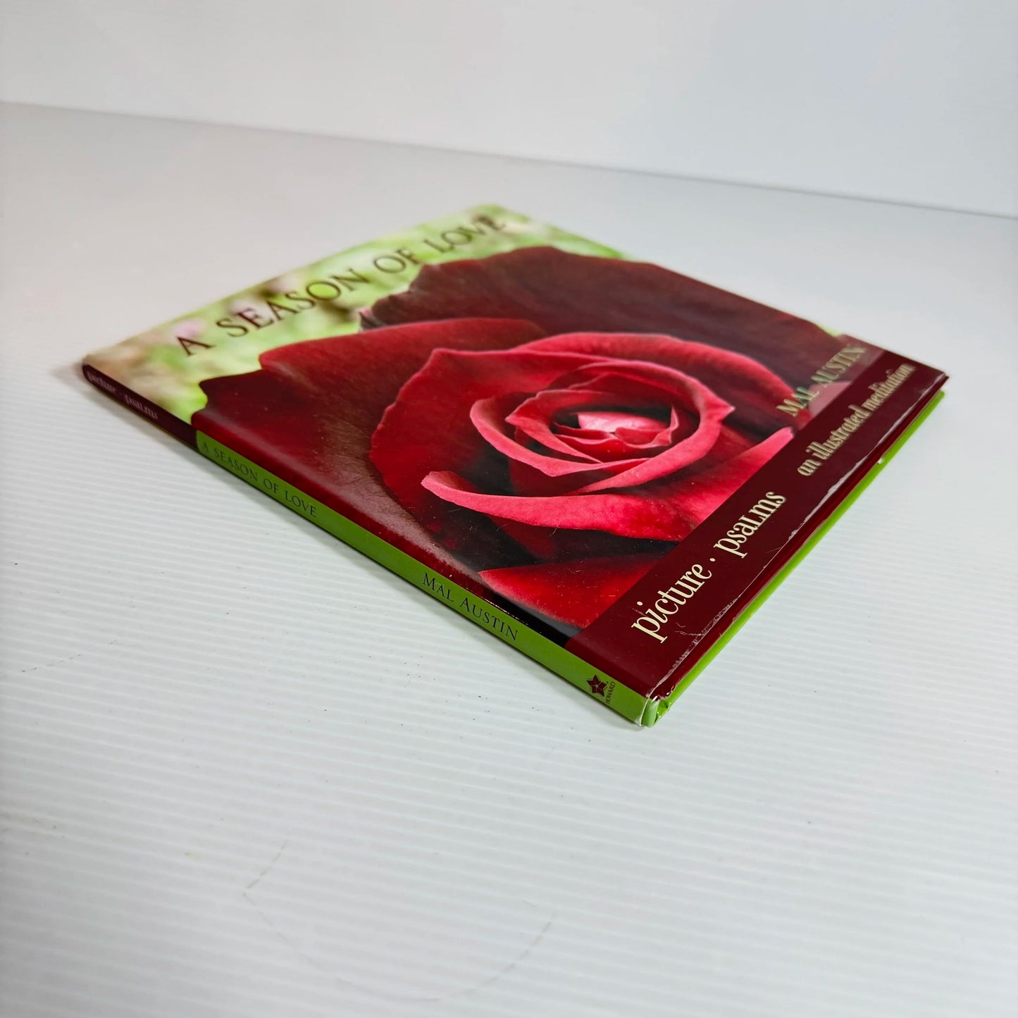 A Season Of Love : Picture, Psalms, an Illustrated Mediation - Mal Austin