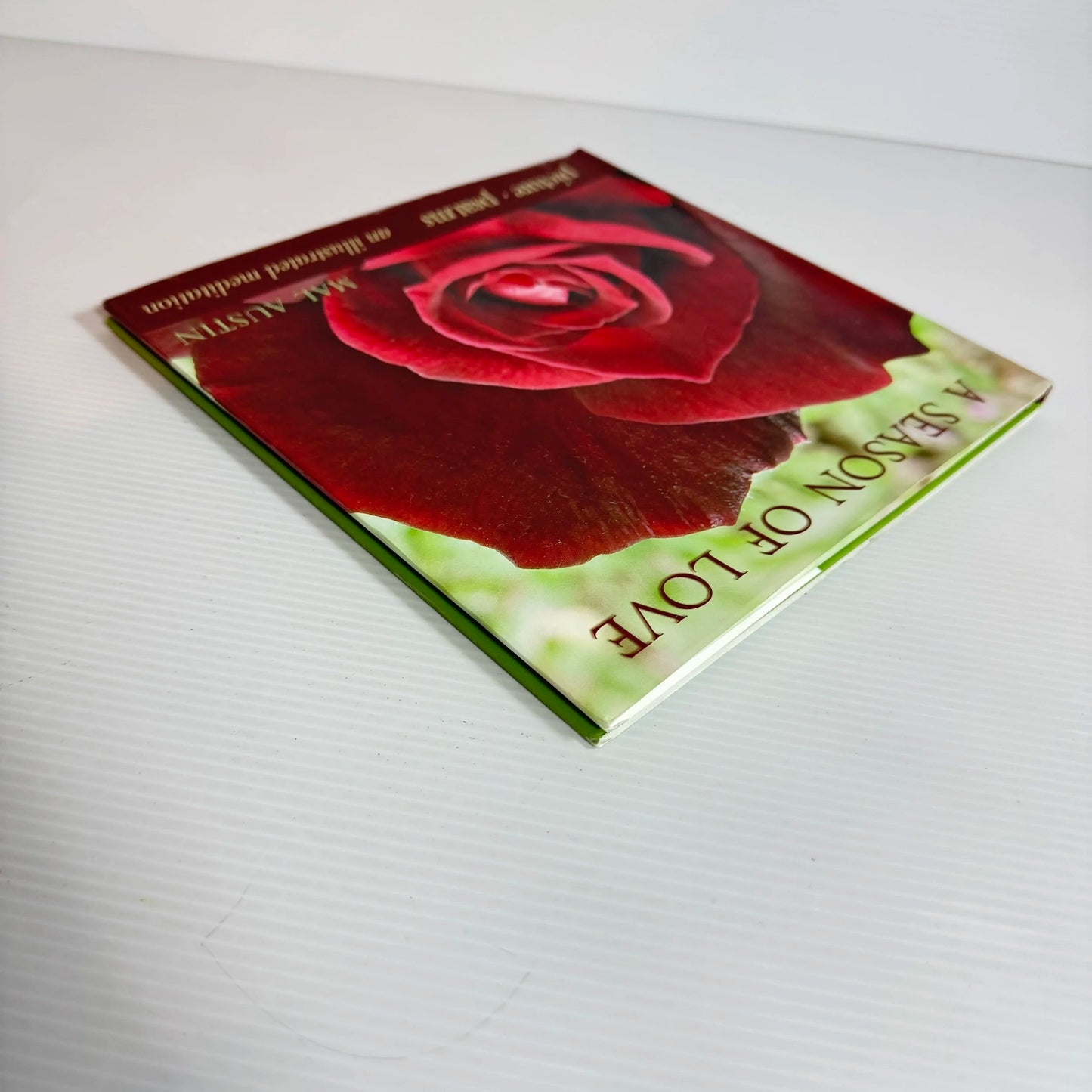 A Season Of Love : Picture, Psalms, an Illustrated Mediation - Mal Austin