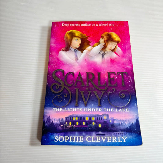 Scarlet & Ivy : The Lights Under The Lake - Sophie Cleverly