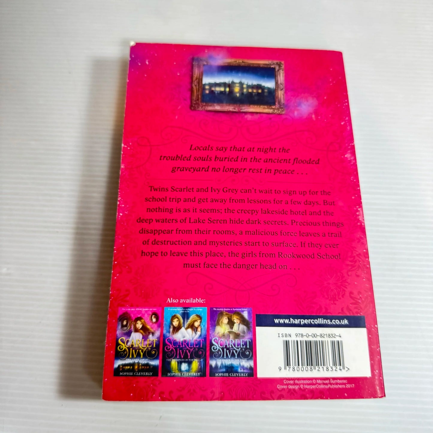 Scarlet & Ivy : The Lights Under The Lake - Sophie Cleverly