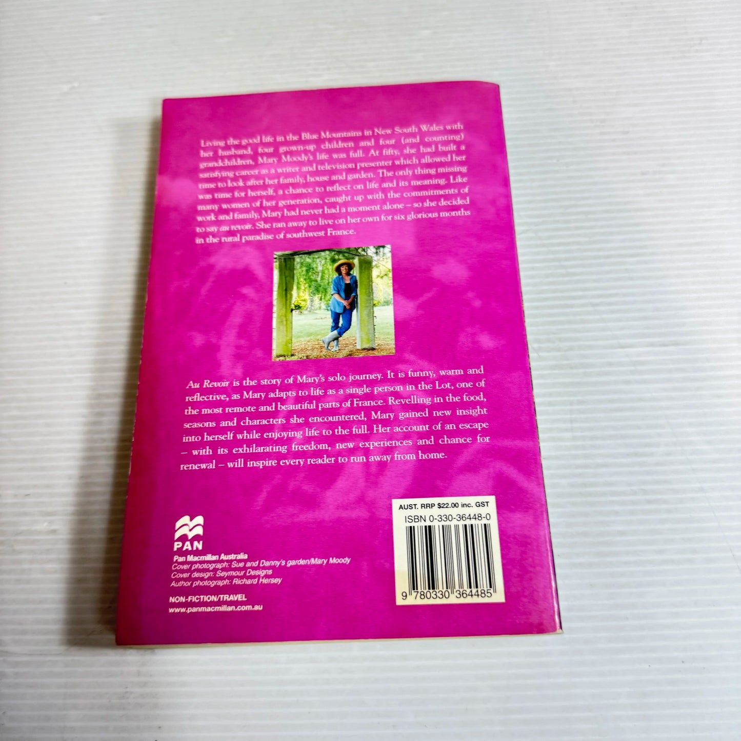 Au Revoir : Running Away from Home at Fifty - Mary Moody