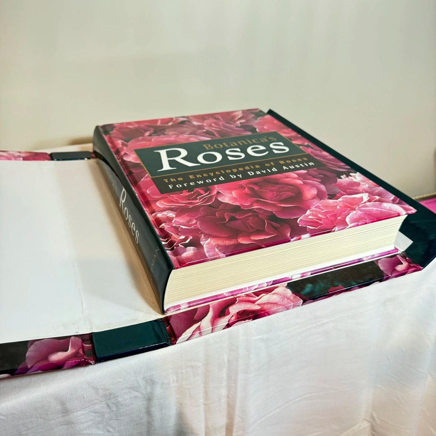Botanica's Roses : The Encyclopedia of Roses