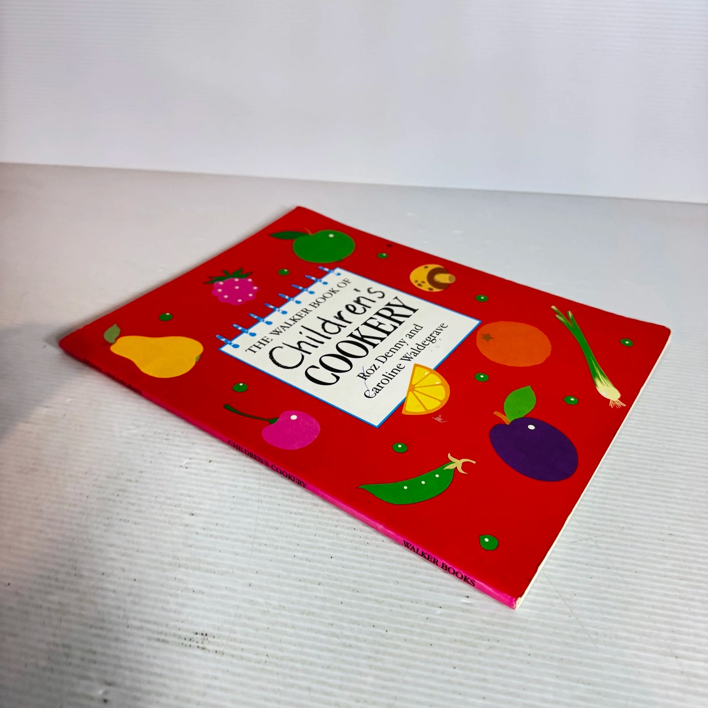 The Walker Book of Children's Cookery - Roz Denny & Caroline Waldegrave