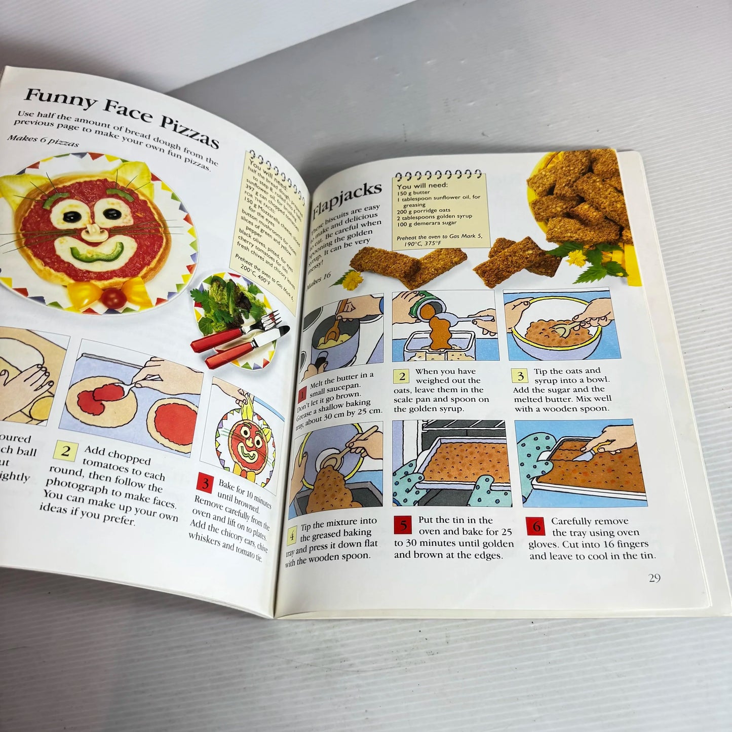 The Walker Book of Children's Cookery - Roz Denny & Caroline Waldegrave