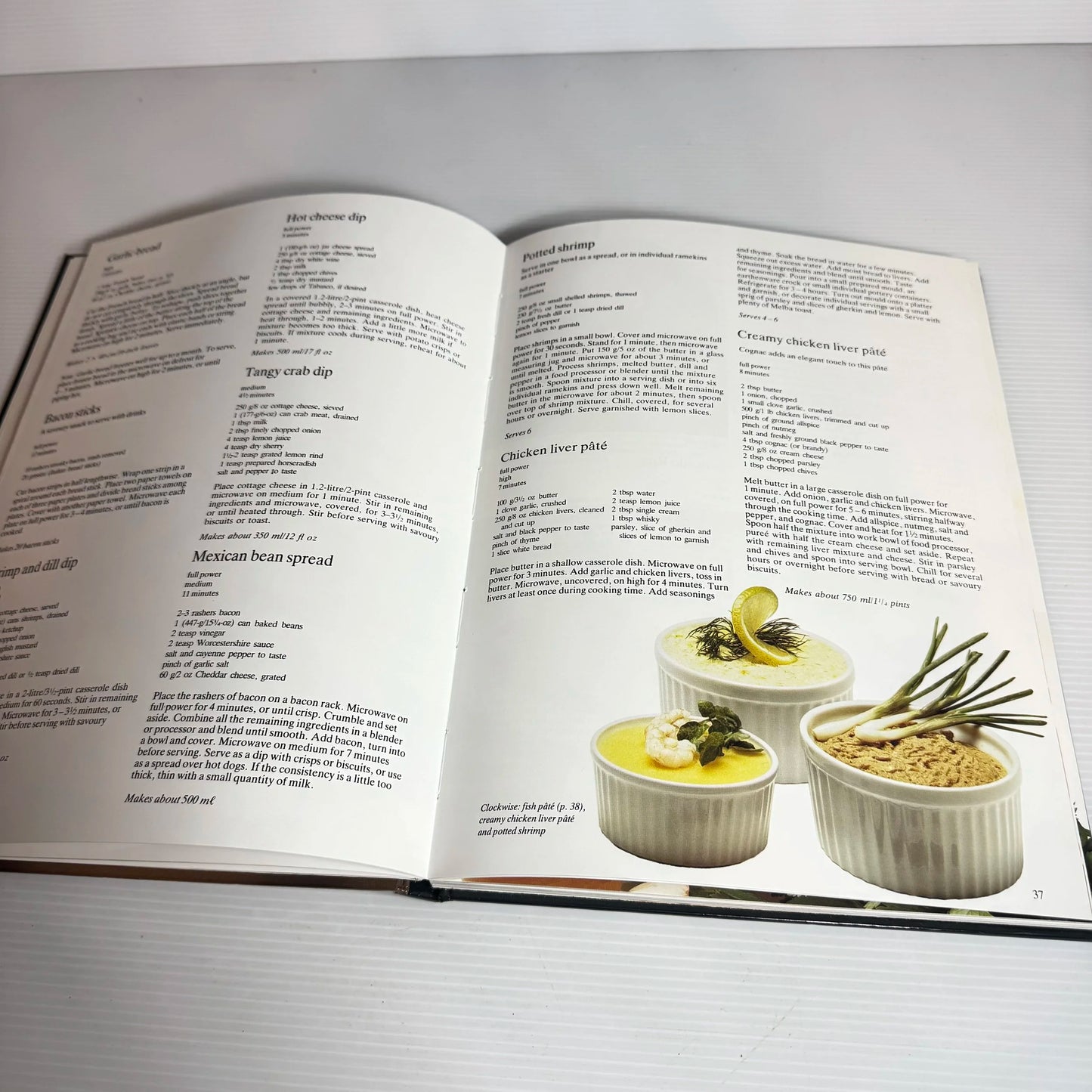 The Microwave Book : Shirley Guy and Marty Klinzman (Vintage 1985)