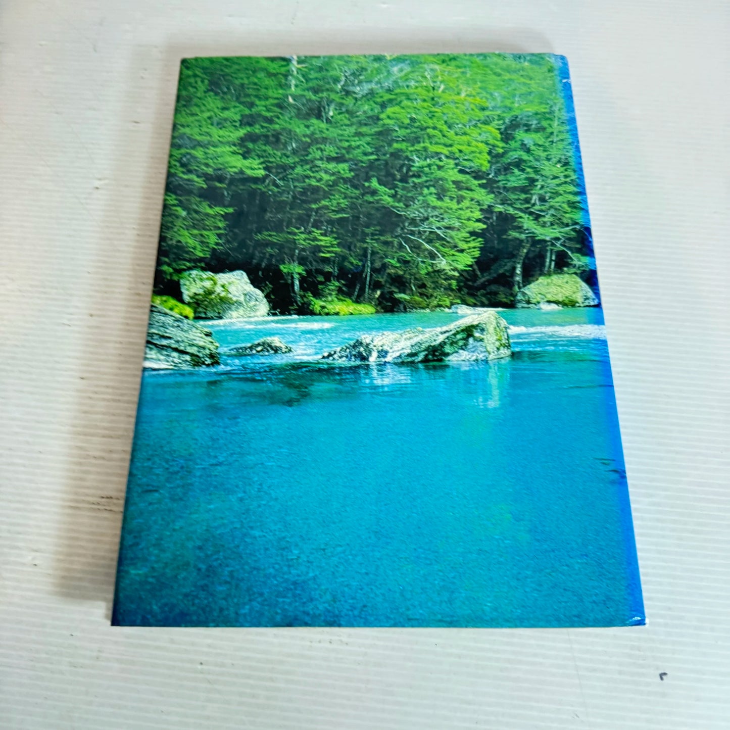 Scenic Hideaways : A guide to exploring some of the less frequented areas of New Zealand