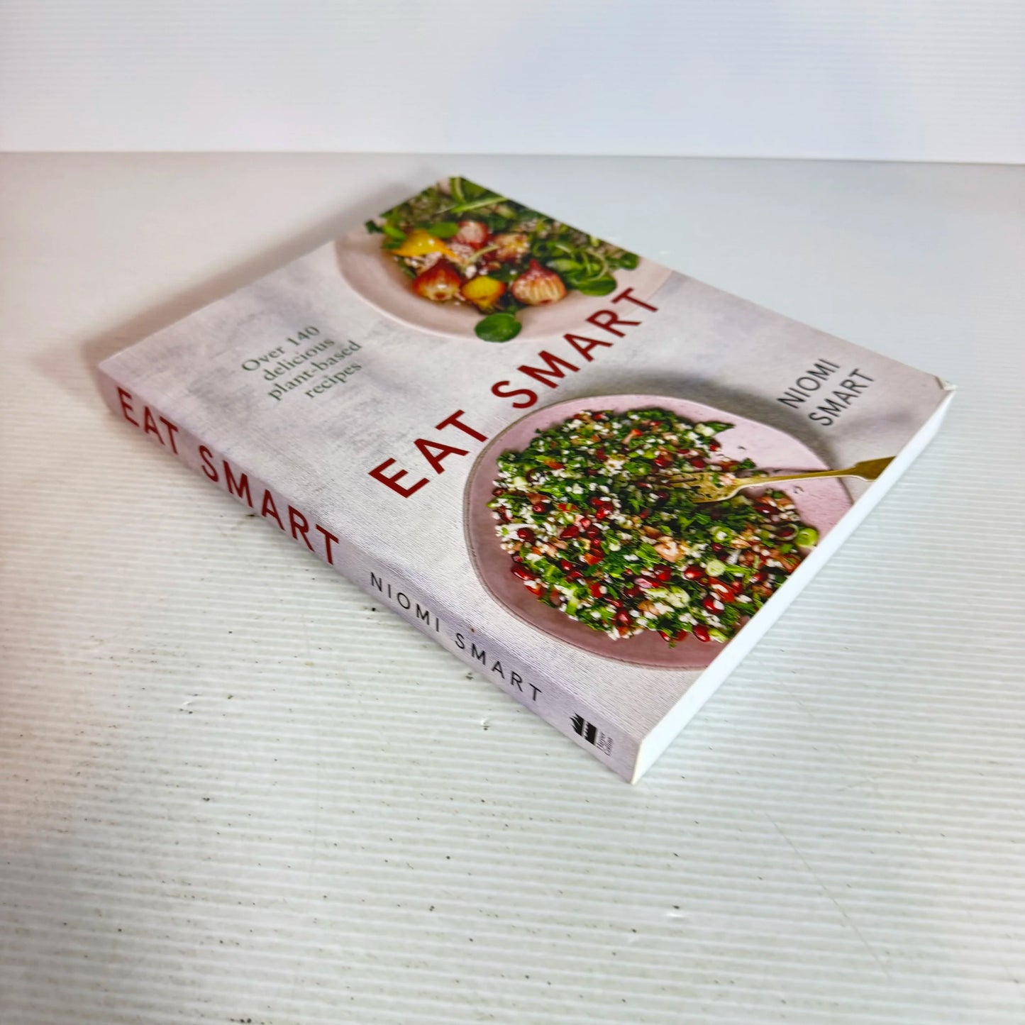 Eat Smart : Over 140 delicious plant-based recipes - Niomi Smart