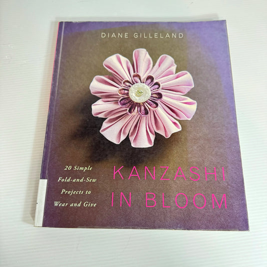 Kazashi in Bloom : 20 Simple Fold-and-Sew Projects to Wear and Give - Diane Gilleland