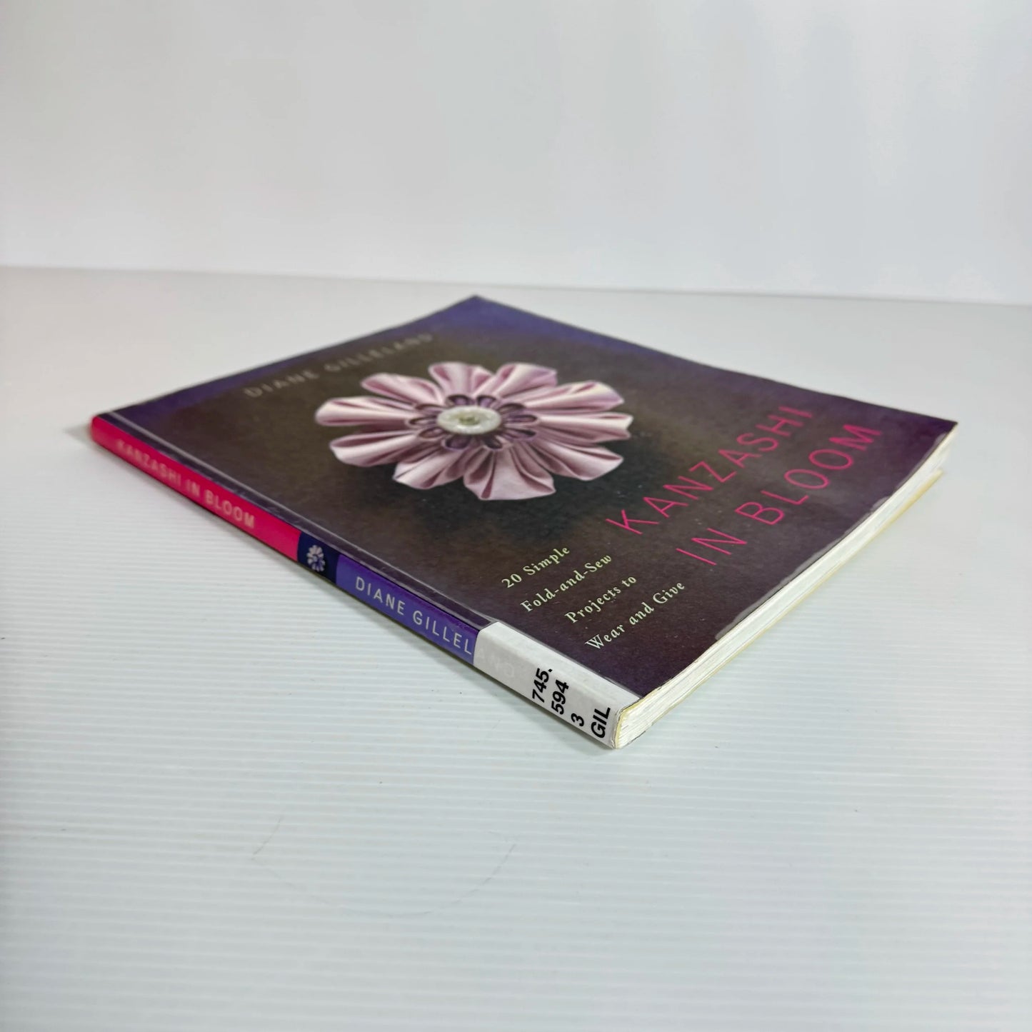 Kazashi in Bloom : 20 Simple Fold-and-Sew Projects to Wear and Give - Diane Gilleland