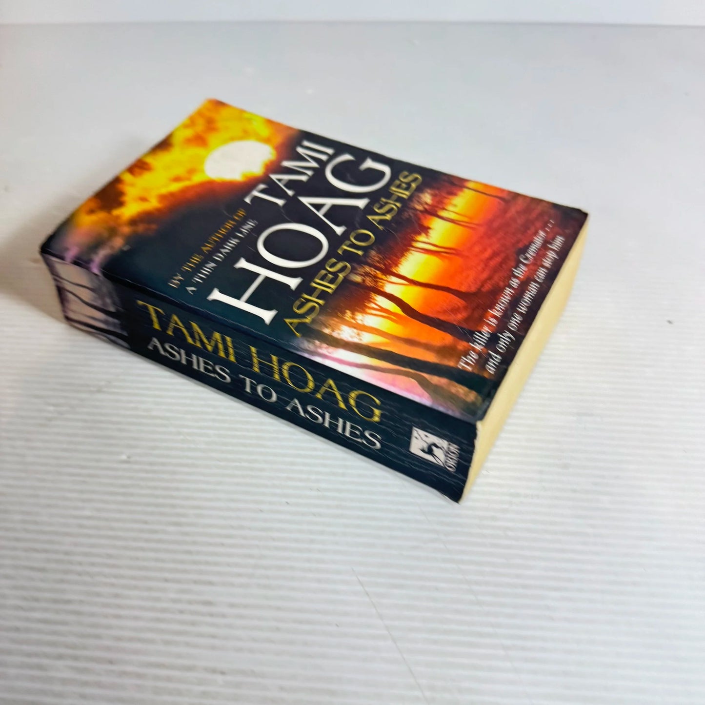 Ashes To Ashes - Tami Hoag