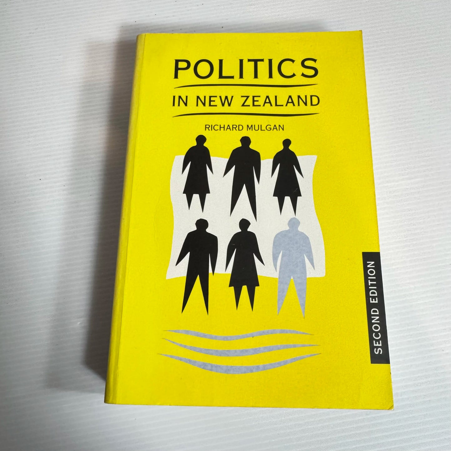 Politics In New Zealand (2nd Ed.) - Richard Mulgan (Vintage 1997)