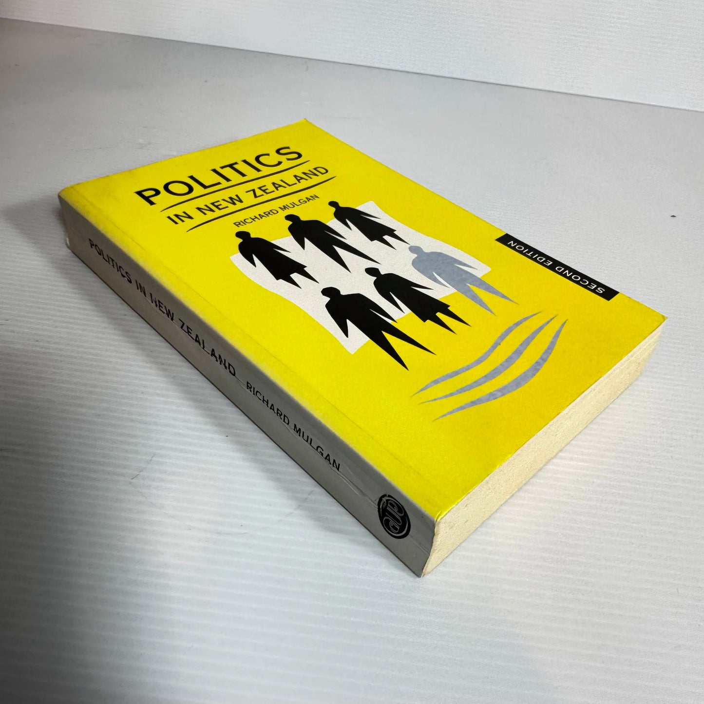 Politics In New Zealand (2nd Ed.) - Richard Mulgan (Vintage 1997)