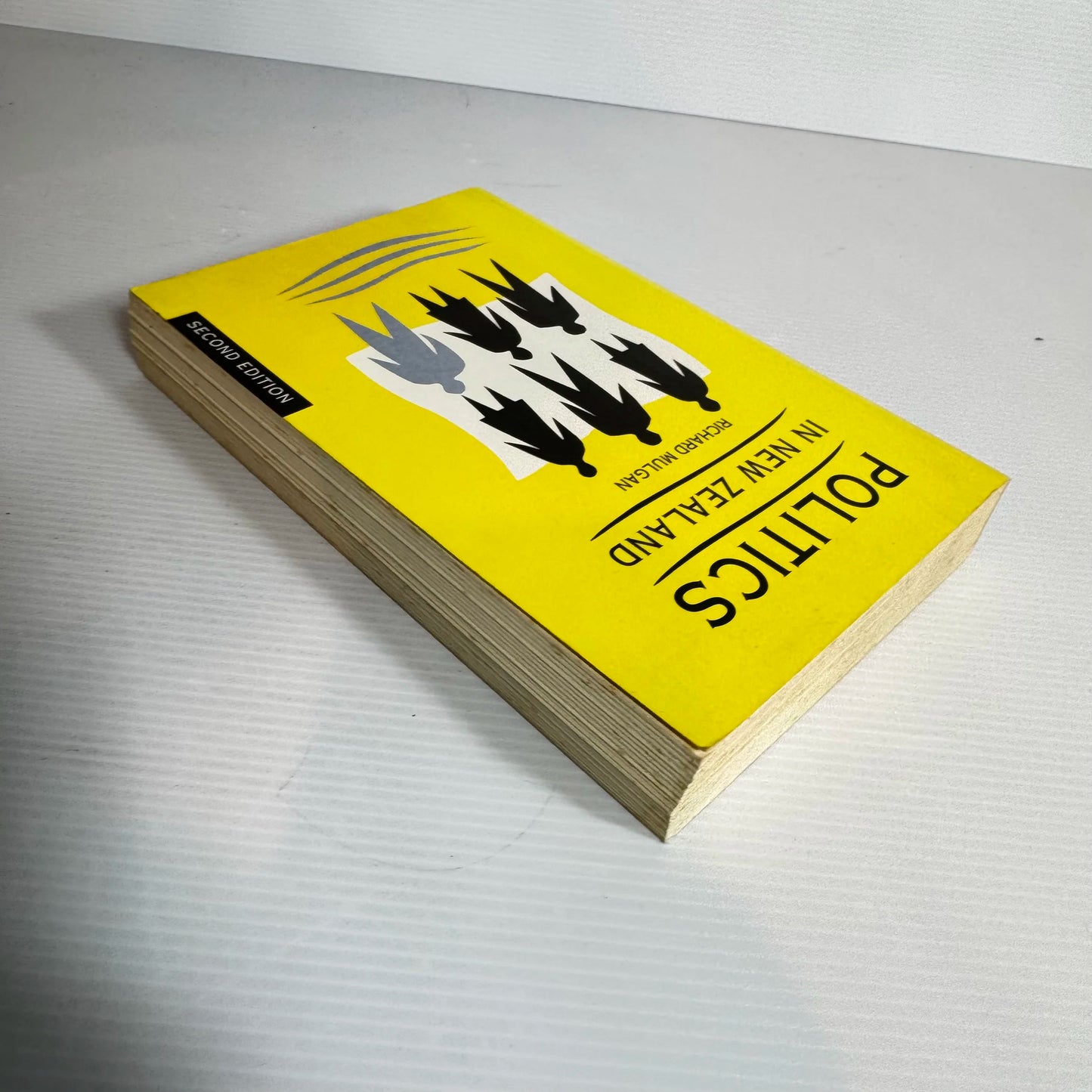 Politics In New Zealand (2nd Ed.) - Richard Mulgan (Vintage 1997)