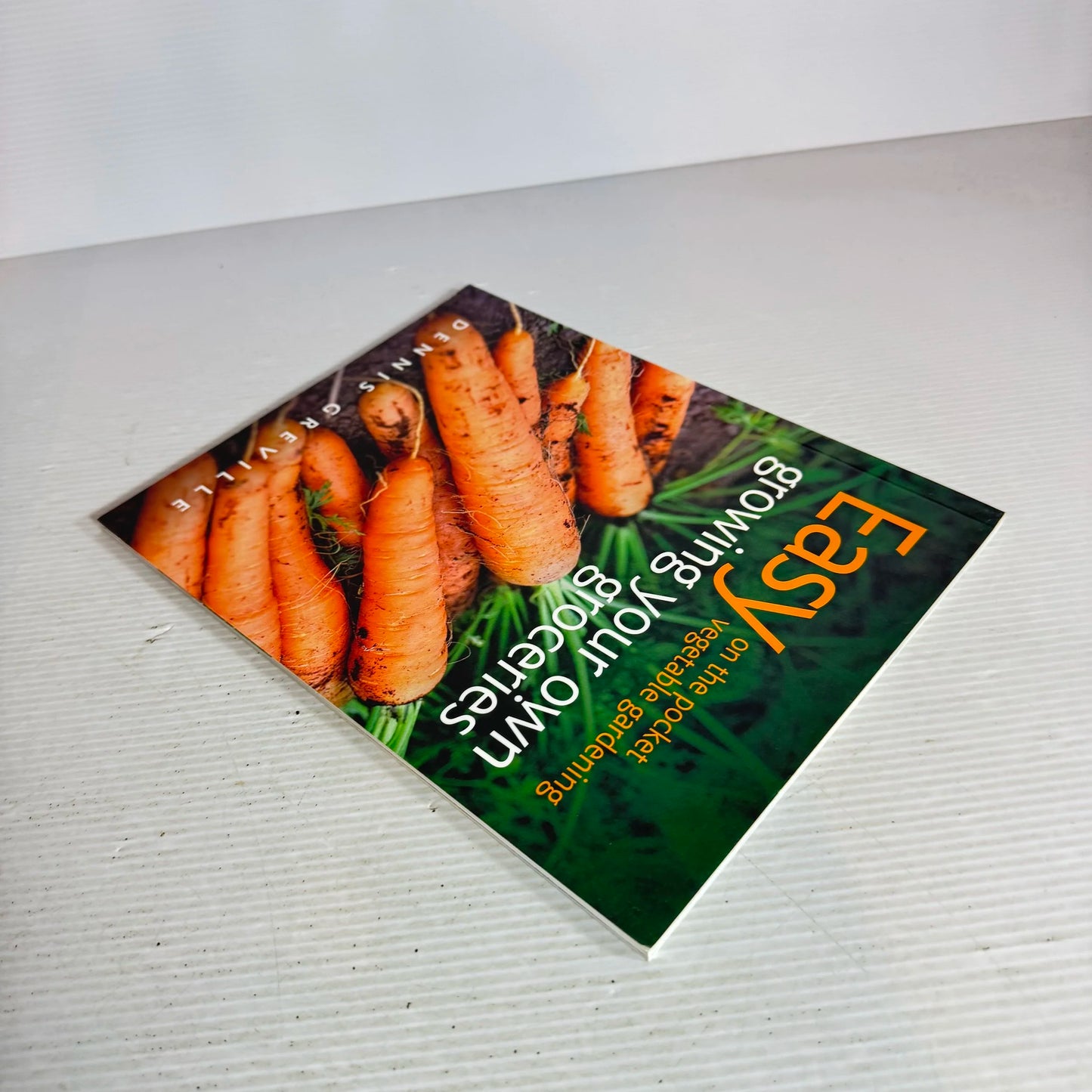Easy On The Pocket Vegetable Gardening: Growing Your Own Groceries - Dennis Greville