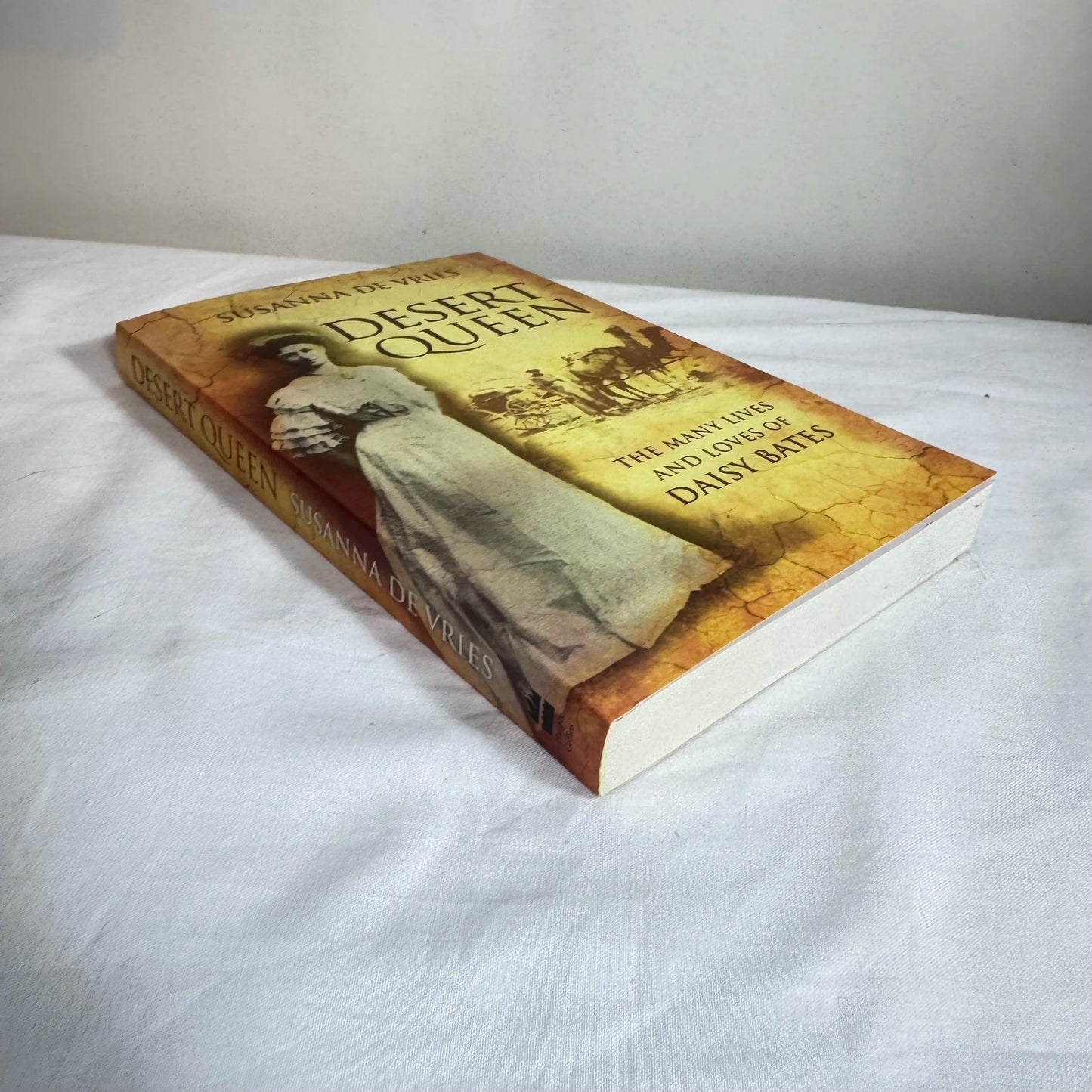 Desert Queen : The Many Lives & Loves of Daisy Bates - Susanna De Vries