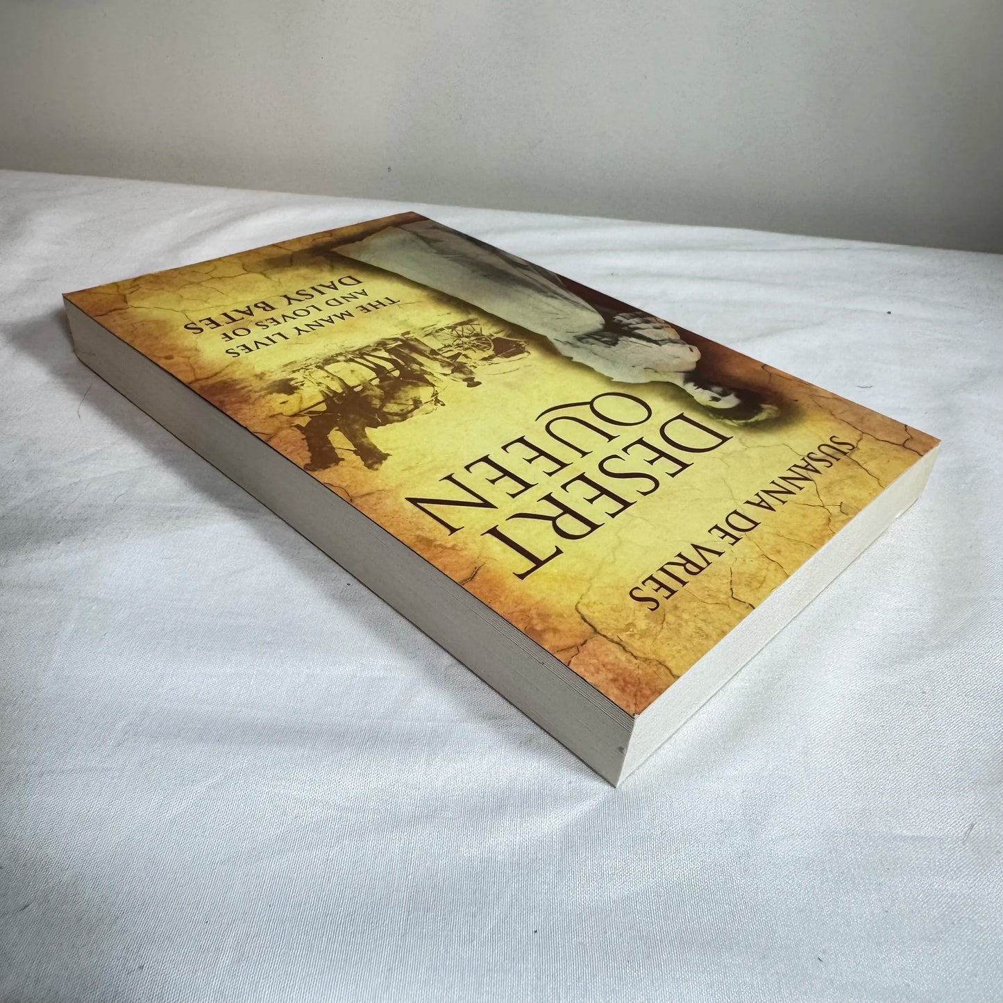 Desert Queen : The Many Lives & Loves of Daisy Bates - Susanna De Vries