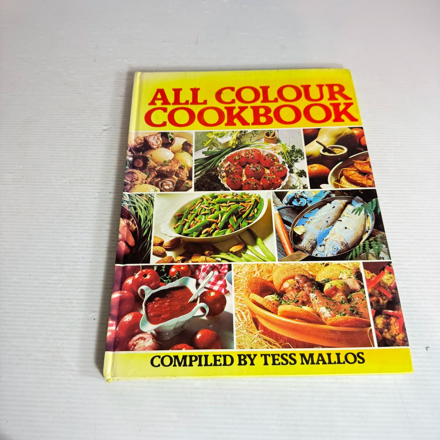 All Colour Cookbook - Compiled by Tess Mallos (Vintage 1977)
