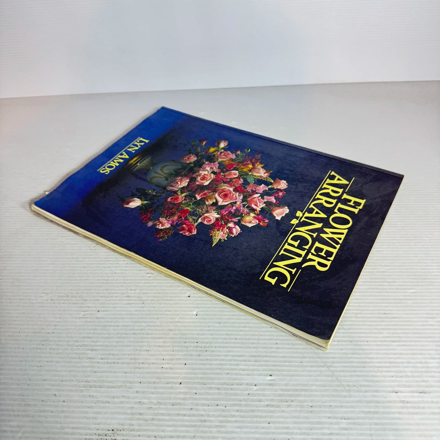 Flower Arranging - Lyn Amos (Vintage 1986)