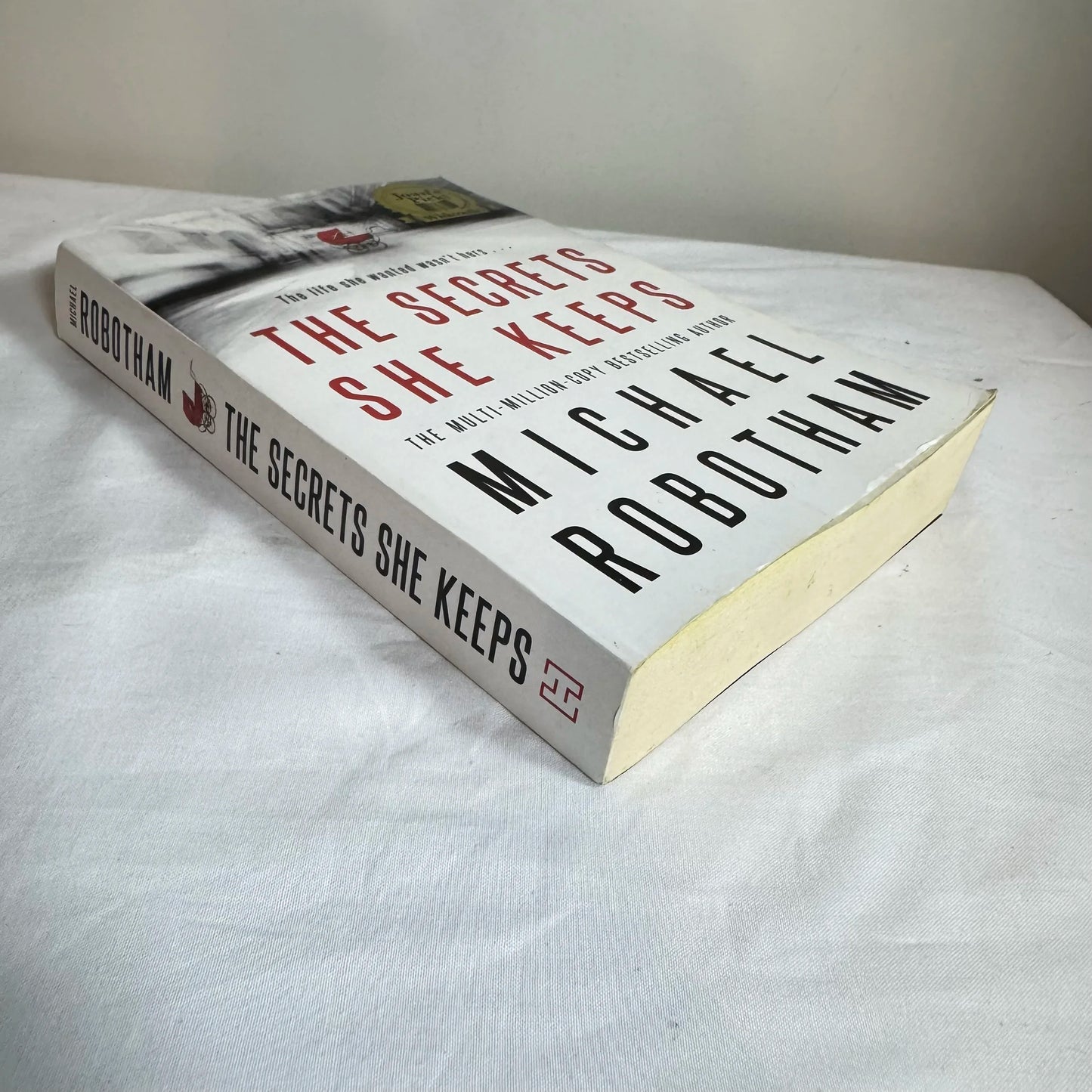 The Secrets She Keeps - Michael Robotham