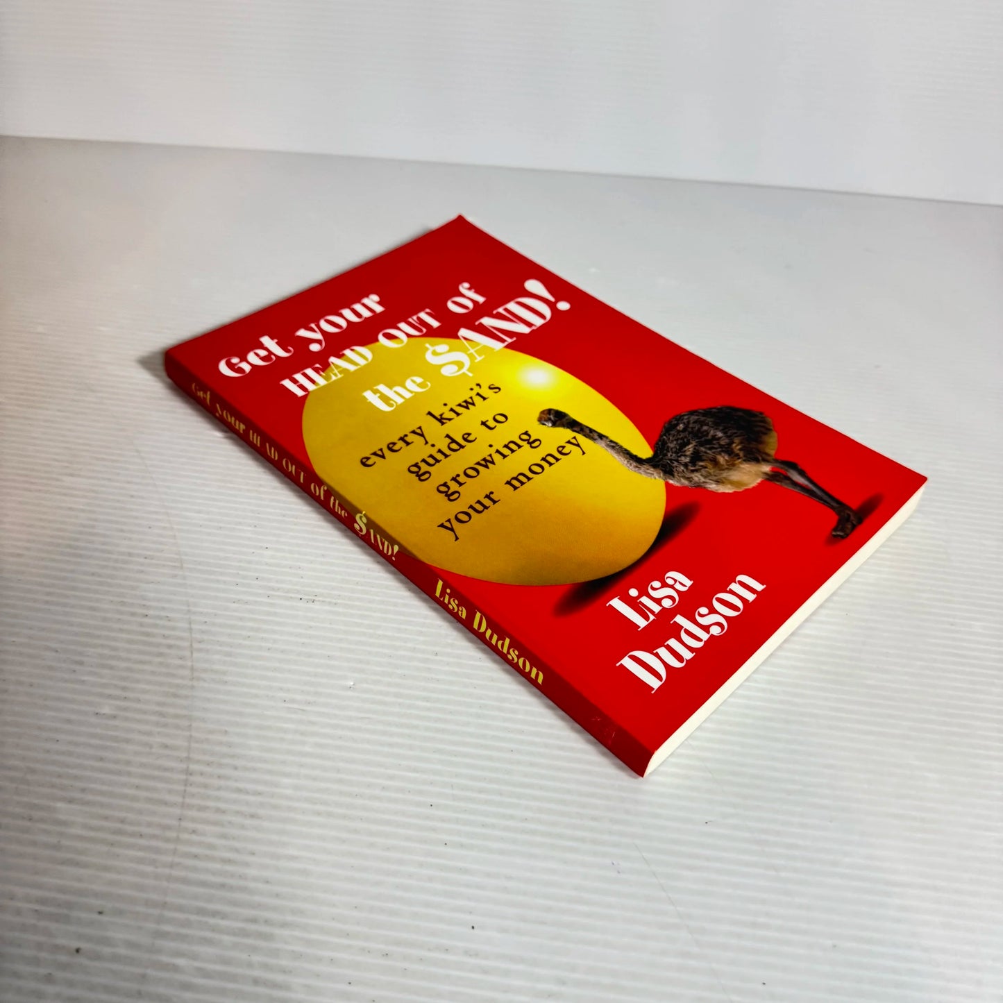 Get Your Head Out Of The Sand! Every Kiwi's Guide To Growing Your Money - Lisa Dudson