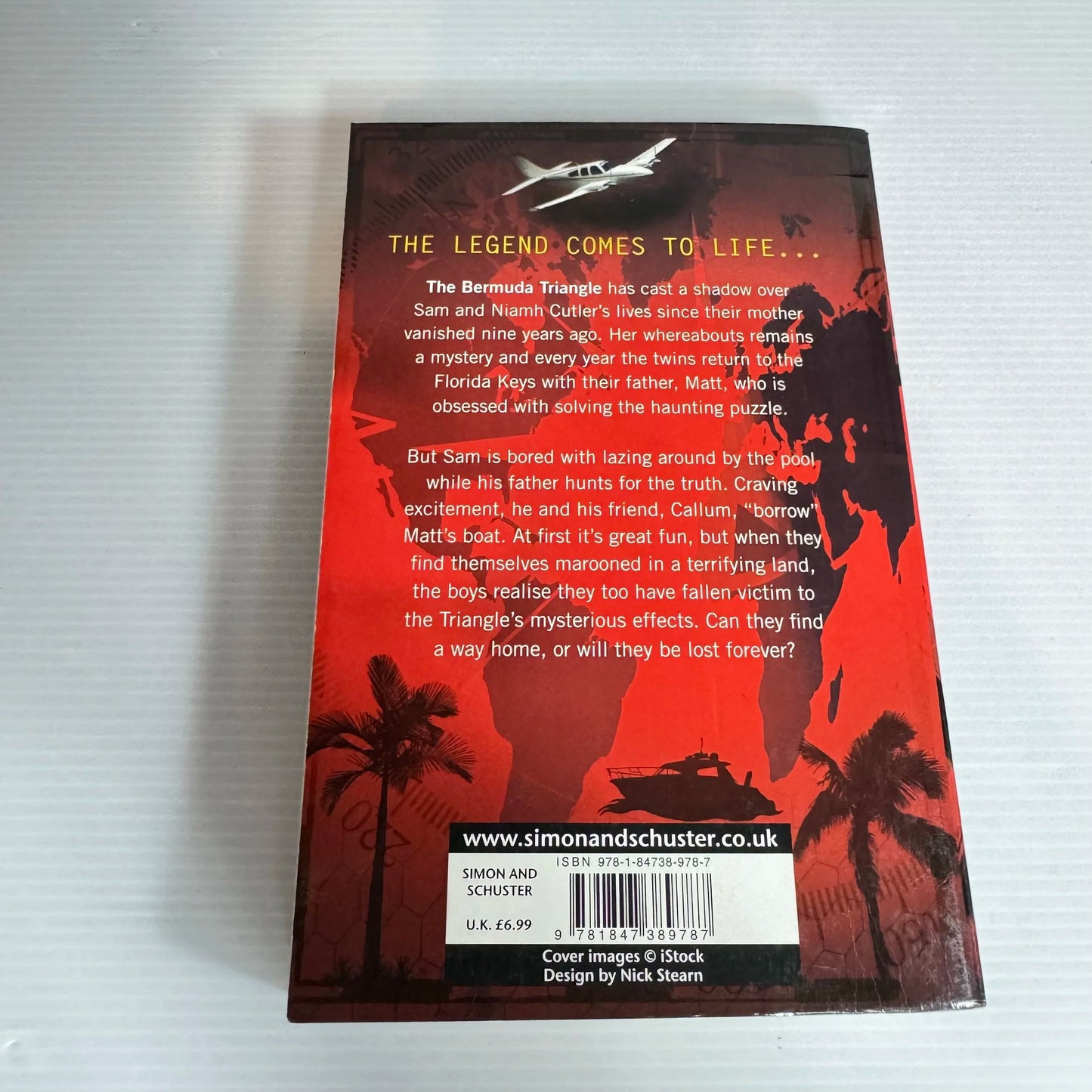 The Devil's Triangle - Mark Robson