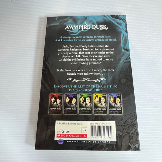 Vampire Dusk : Paris by Sebastian Rook