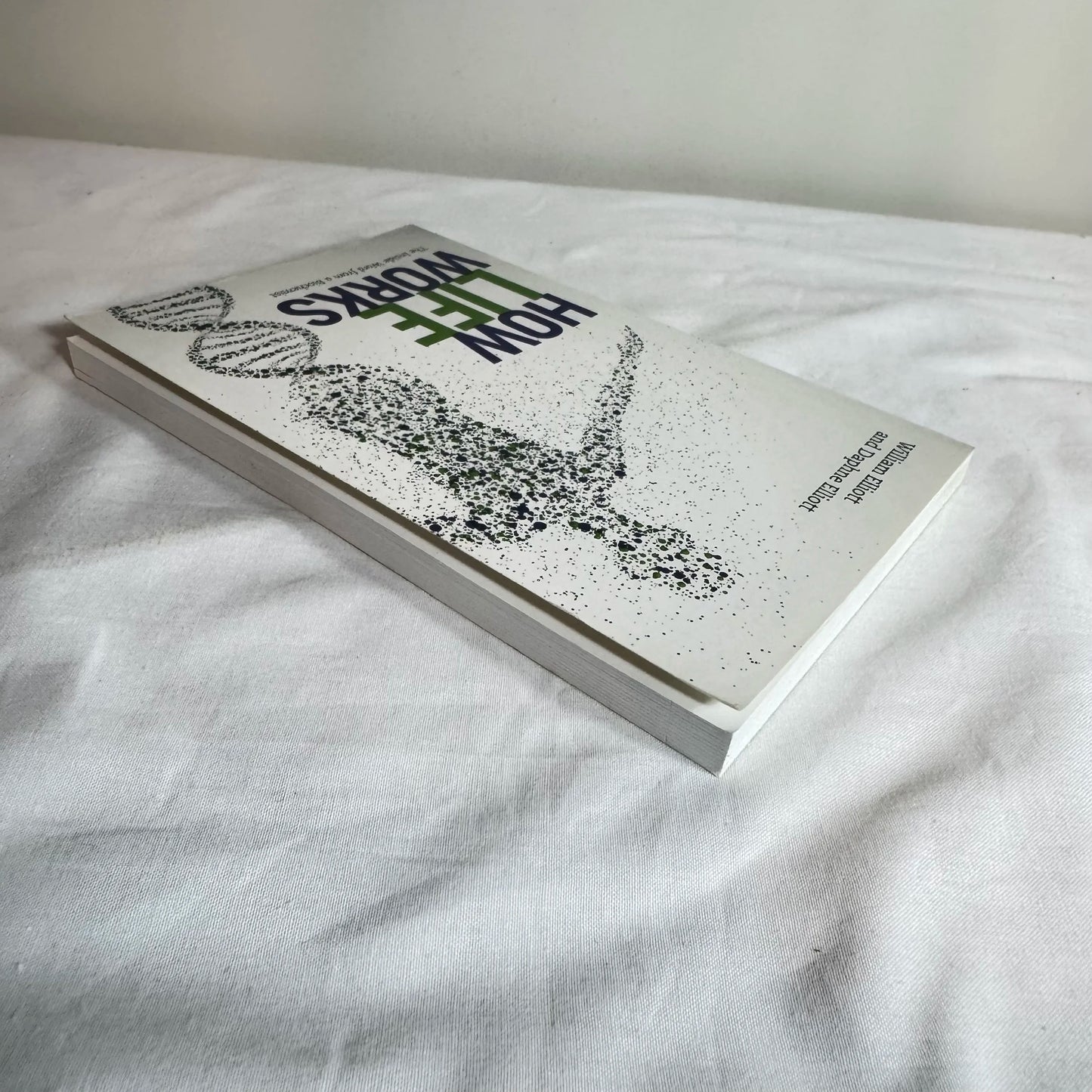 How Life Works : The Inside Word from a Biochemist - William Elliott & Daphne Elliott