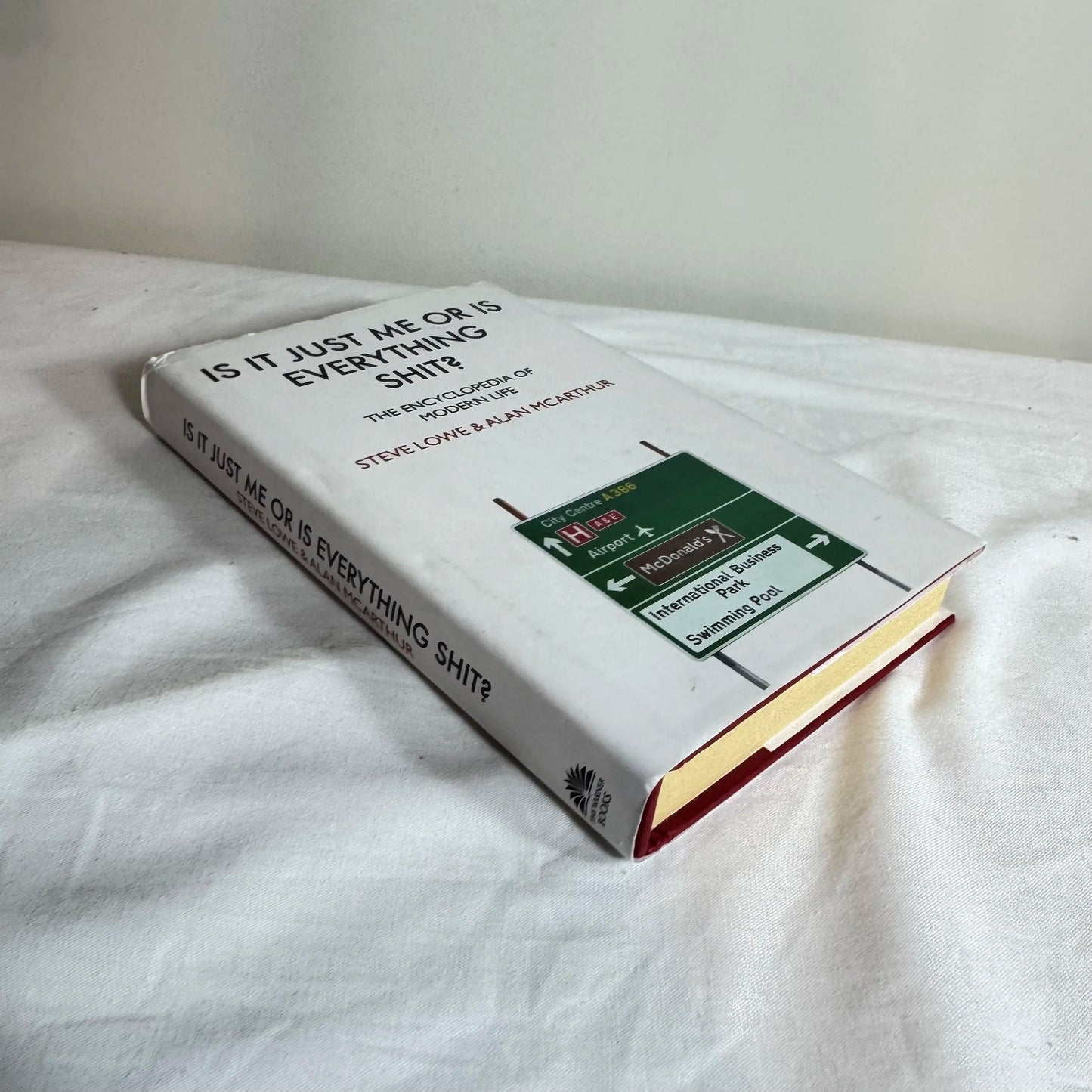 Is It Just Me or Is Everything Shit? The Encyclopedia of Modern Life - Steve Lowe & Alan McArthur