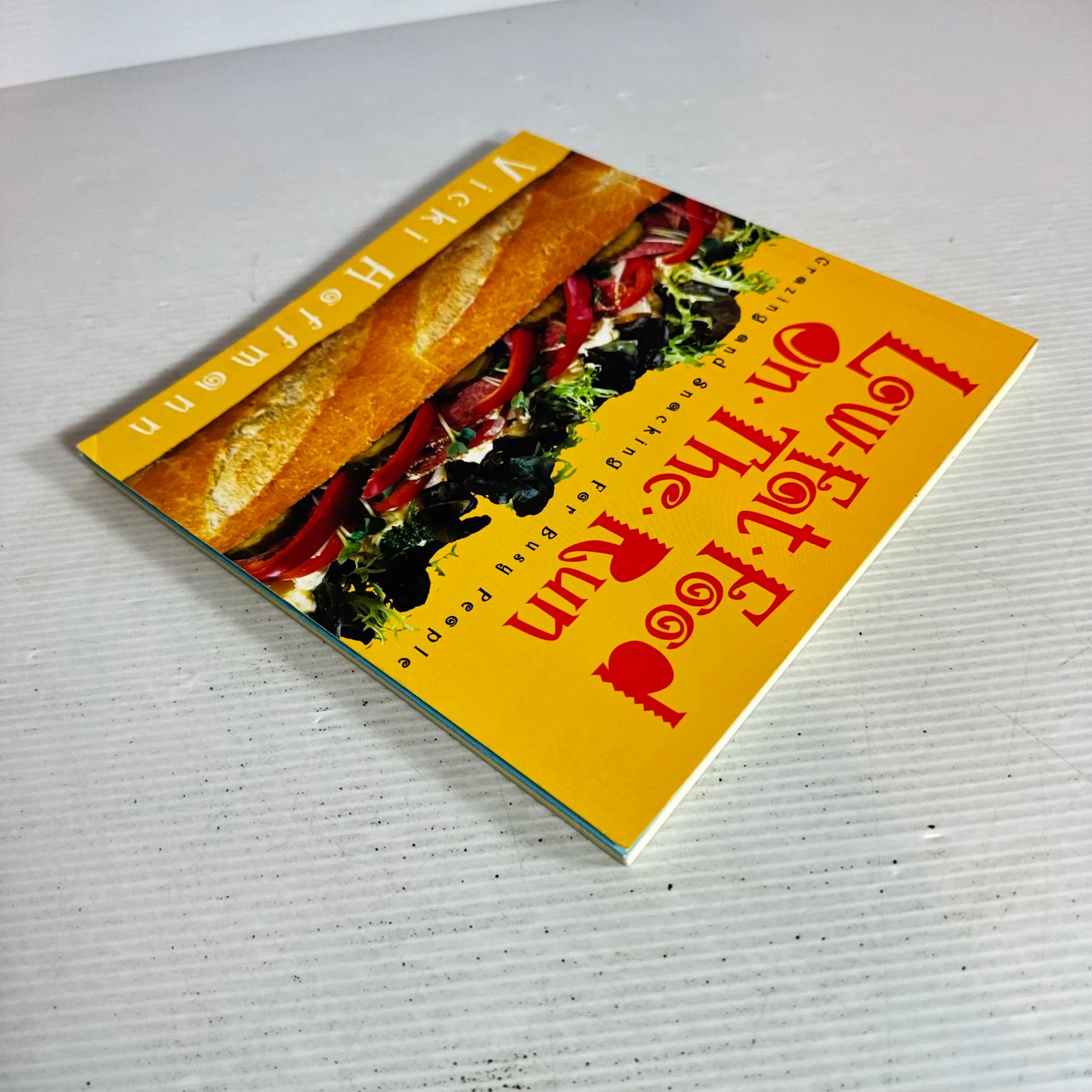 Low-Fat Food on the Run : Grazing and Snacking for Busy People - Vicki Hoffmann