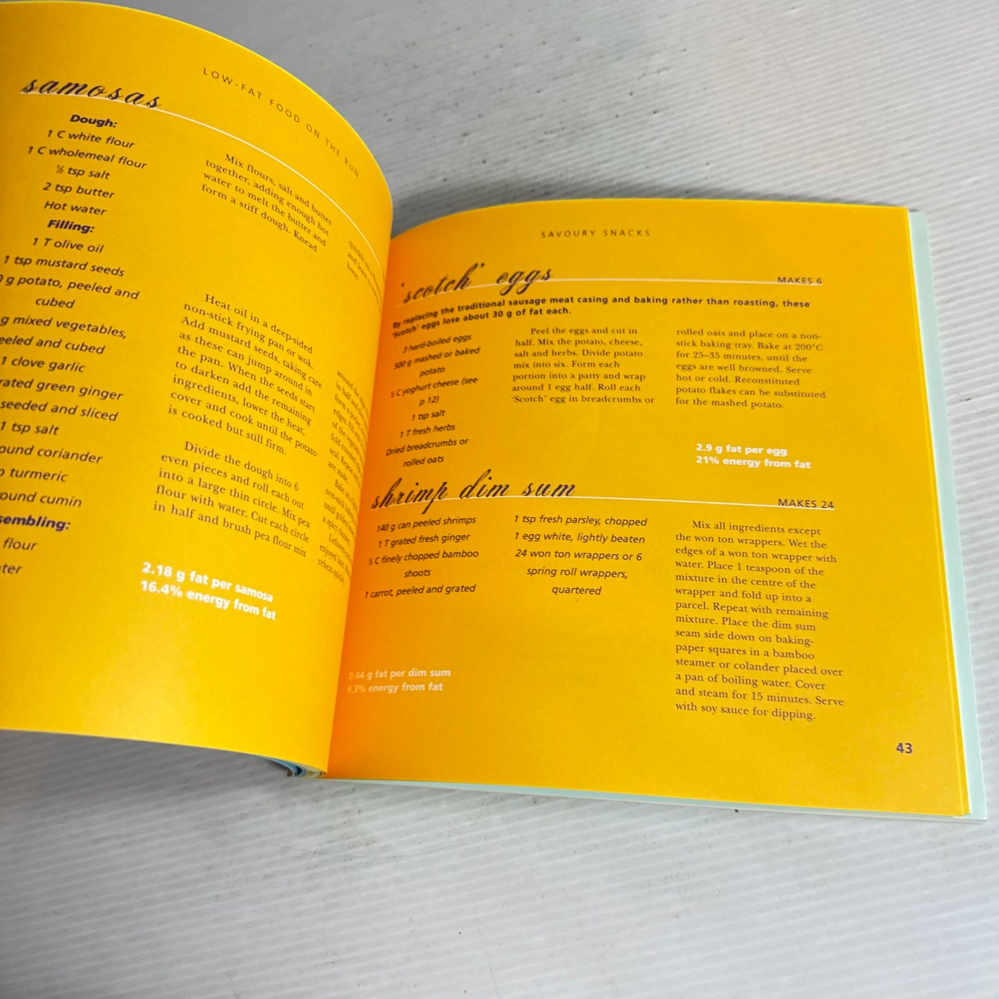 Low-Fat Food on the Run : Grazing and Snacking for Busy People - Vicki Hoffmann