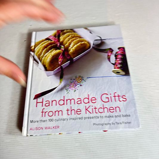 Handmade Gifts from the Kitchen : More than 100 Culinary Inspired Presents to Make and Bake - Alison Walker