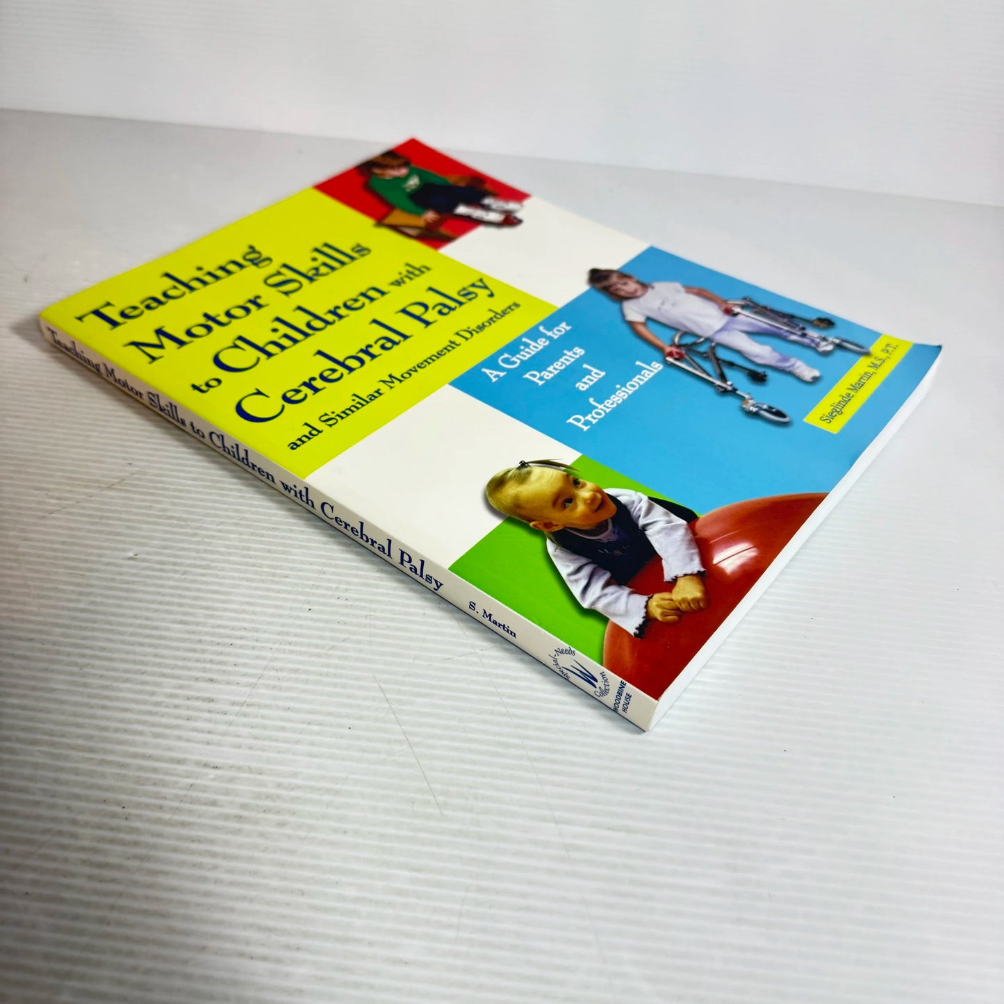 Teaching Motor Skills to Children with Cerebral Palsy and Similar Movement Disorders : A Guide for Parents and Professionals - Sieglinde Martin, M.S., P.T.