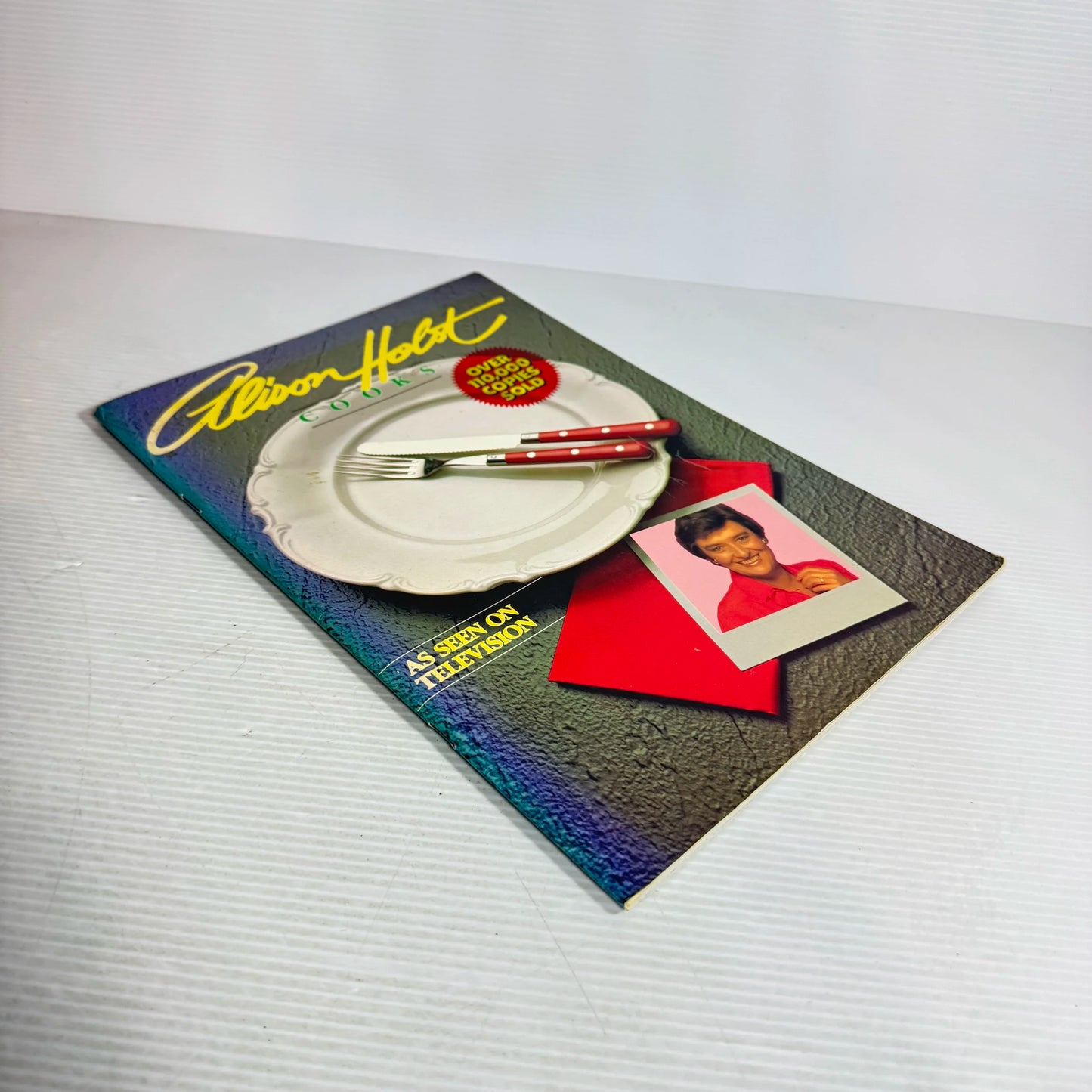 Alison Holst Cooks (Vintage 1985)