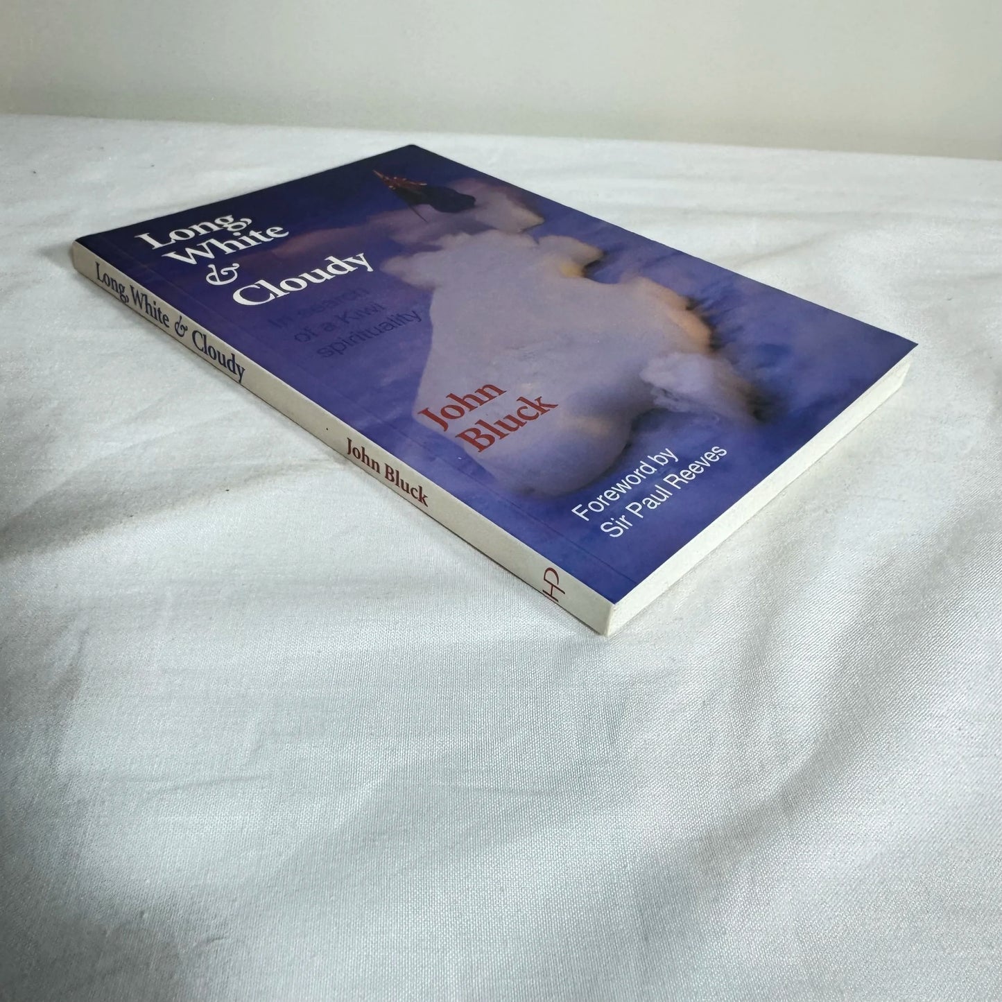Long White & Cloudy : In Search of a Kiwi Spirituality - John Bluck