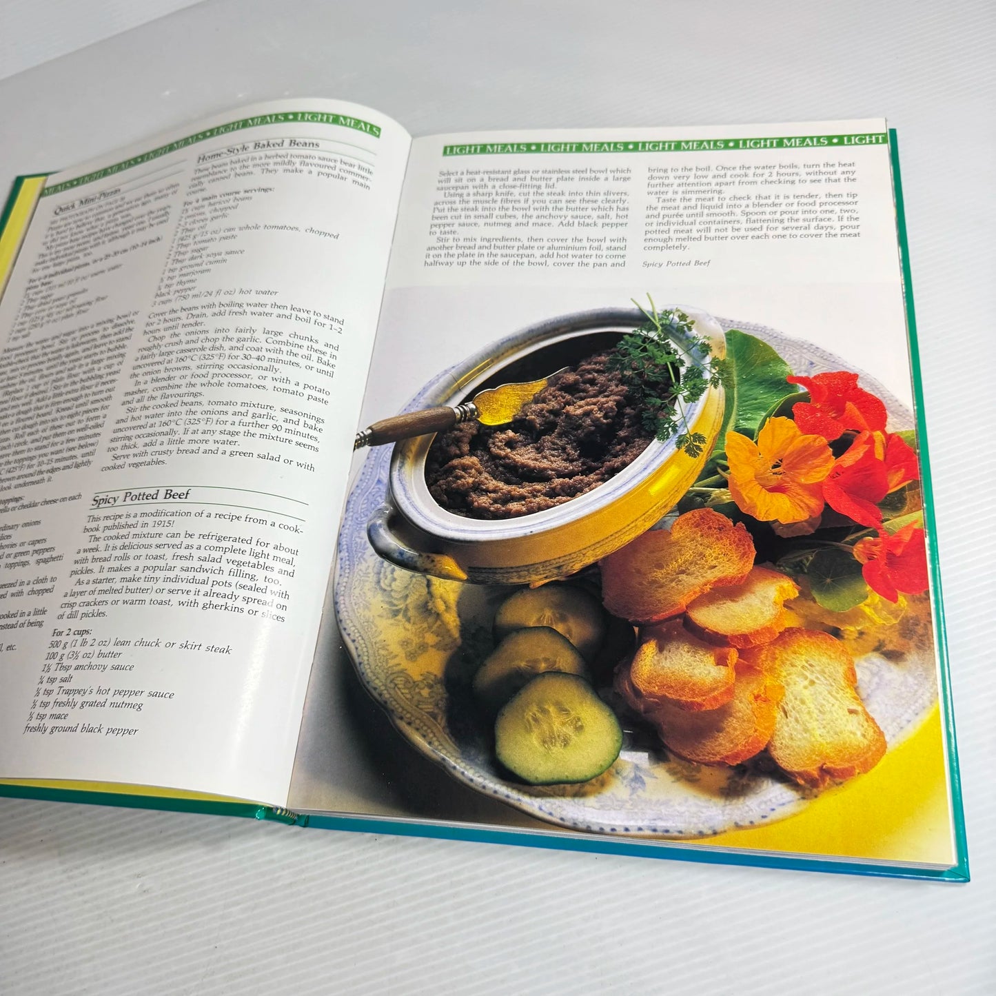 Alison Holst's Family Favourites : A New Collection of Everyday & Special Occasion Recipes (Vintage 1993)