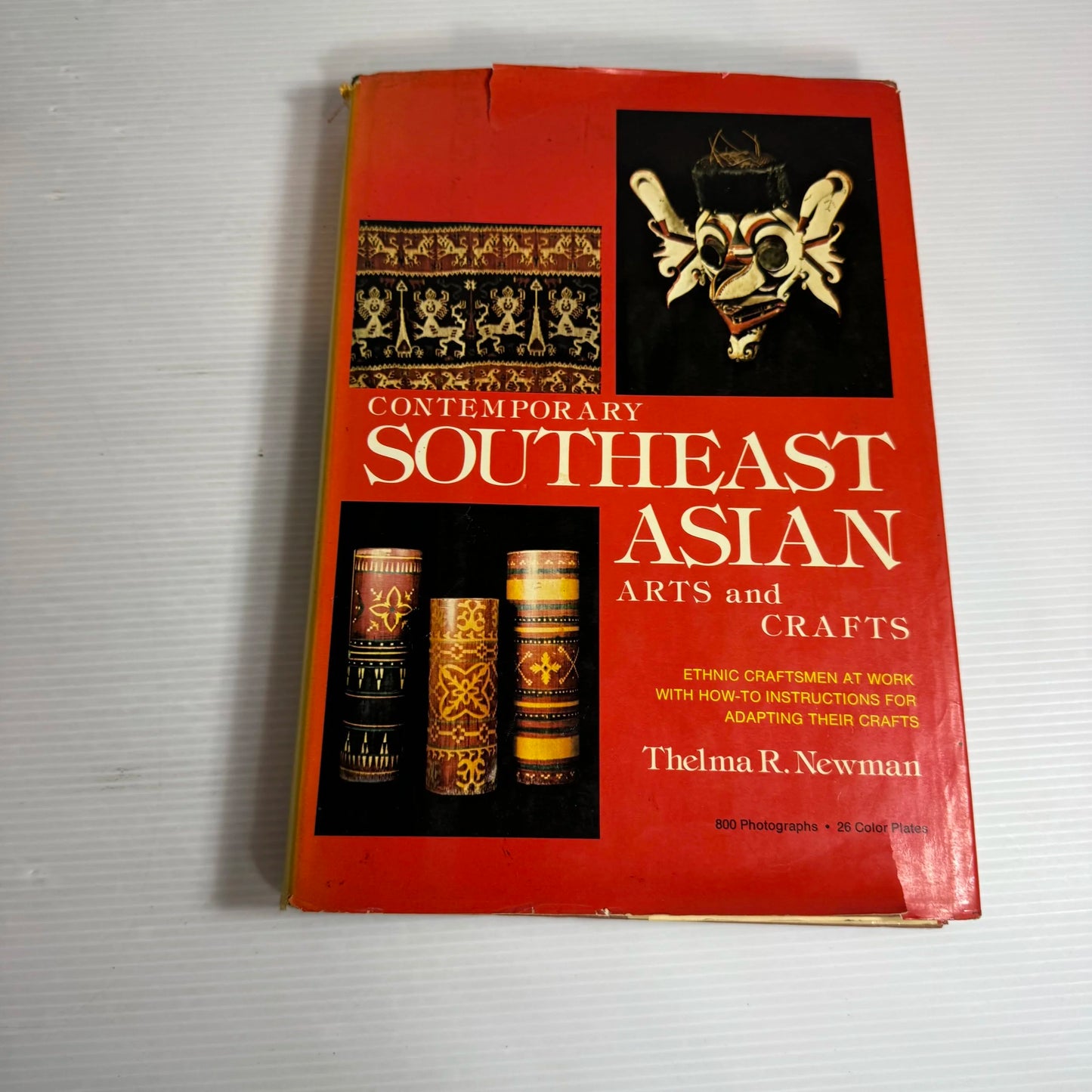 Contemporary Southeast Asian Arts and Crafts - Thelma R. Newman (Vintage 1977)