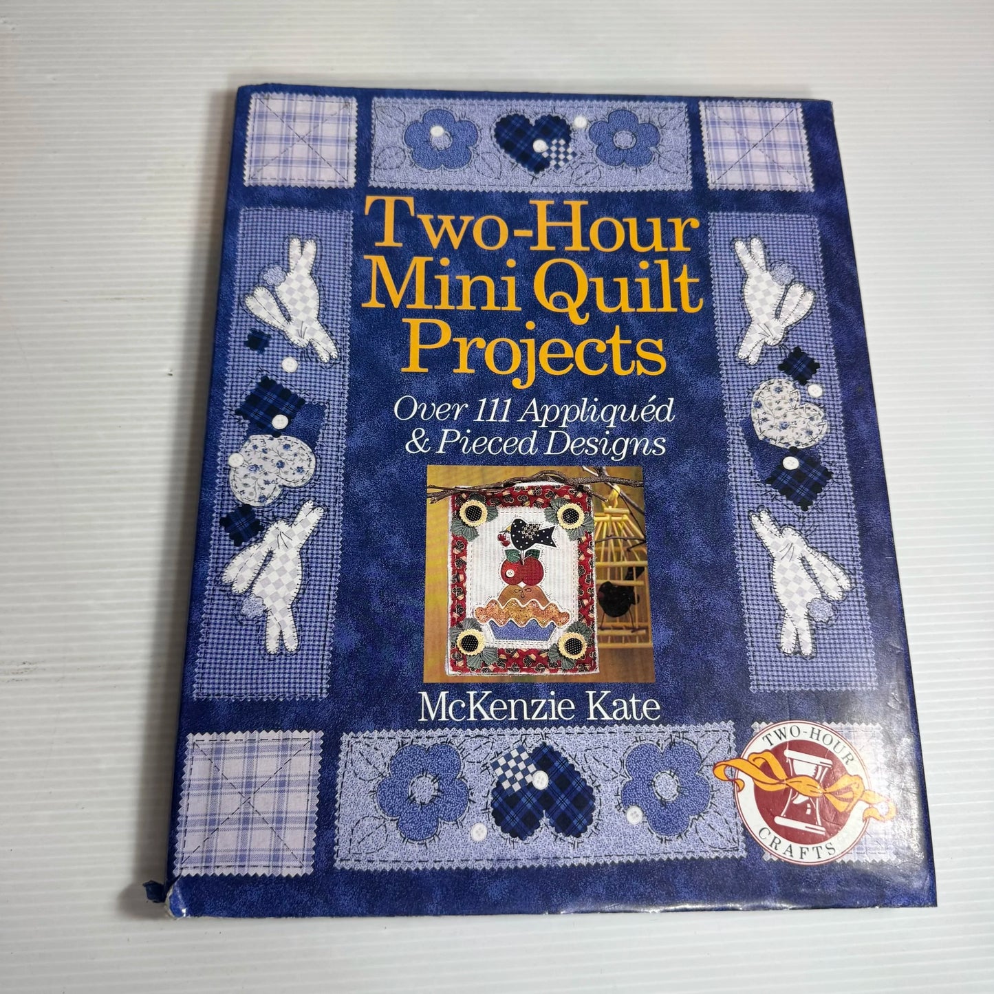 Two Hour Mini Quilt Projects : Over 111 Appliqued & Pieced Designs - McKenzie Kate