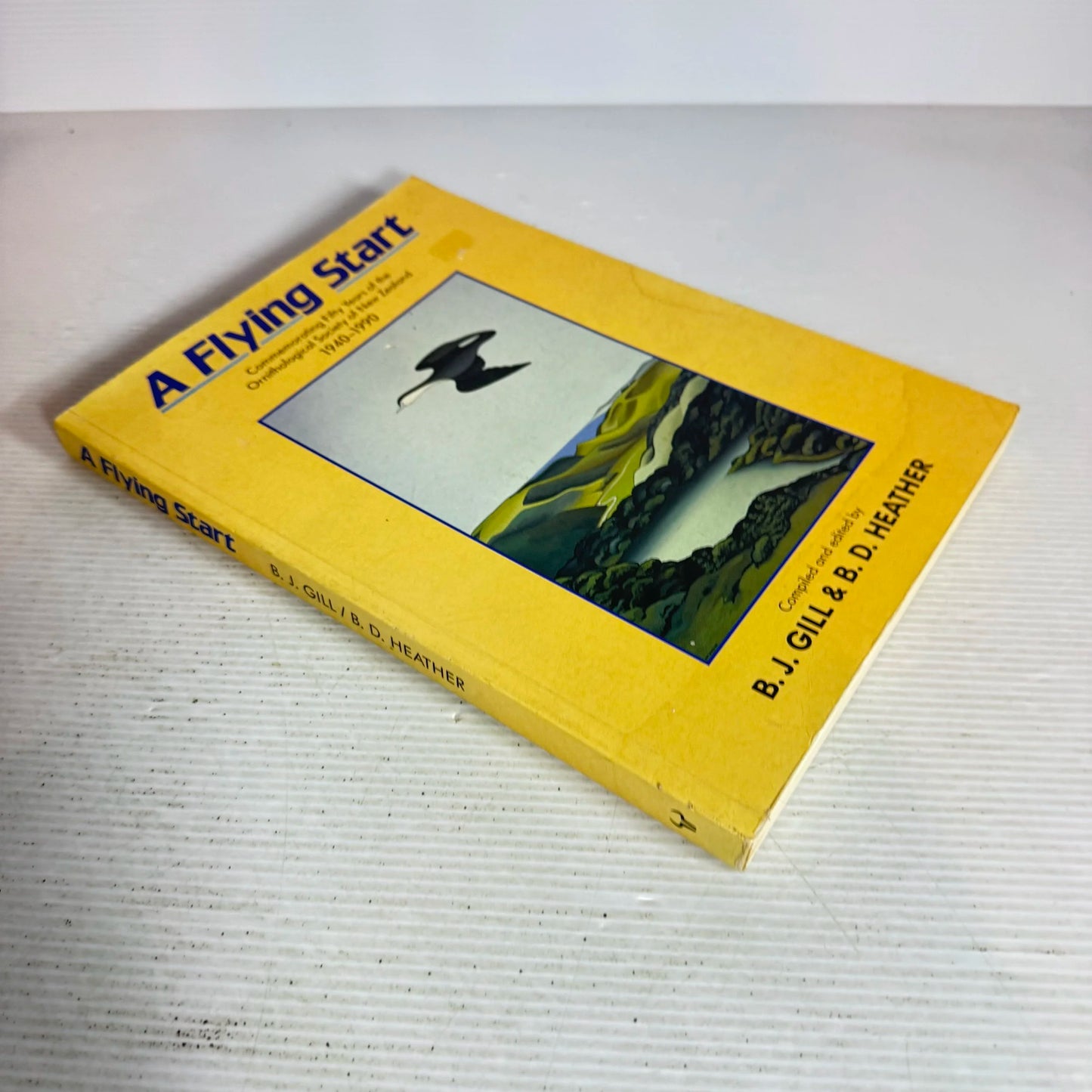 A Flying Start : Commemorating Fifty Years of the Ornithological Society of New Zealand 1940-1990 - B. J. Gill & B. D. Heather