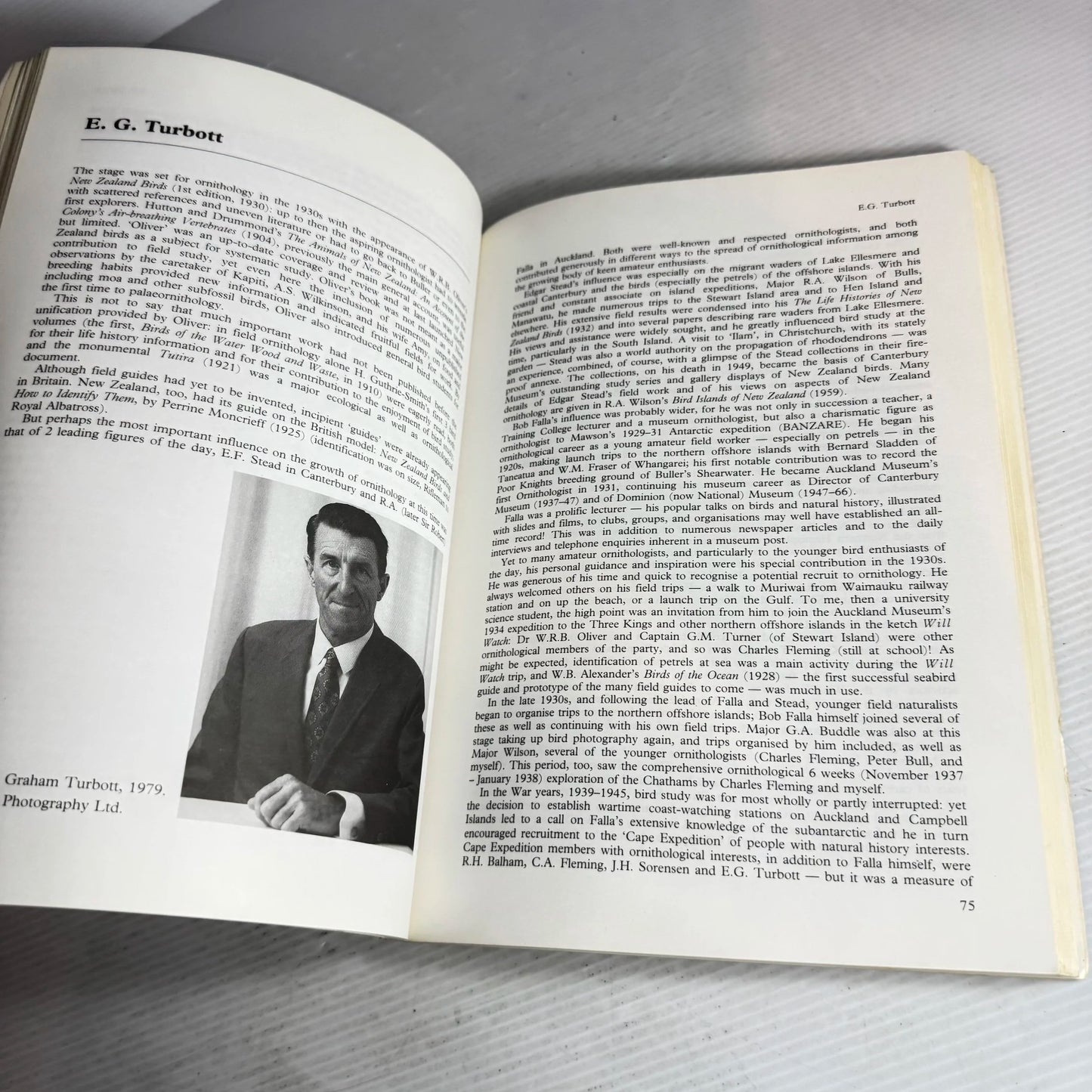 A Flying Start : Commemorating Fifty Years of the Ornithological Society of New Zealand 1940-1990 - B. J. Gill & B. D. Heather