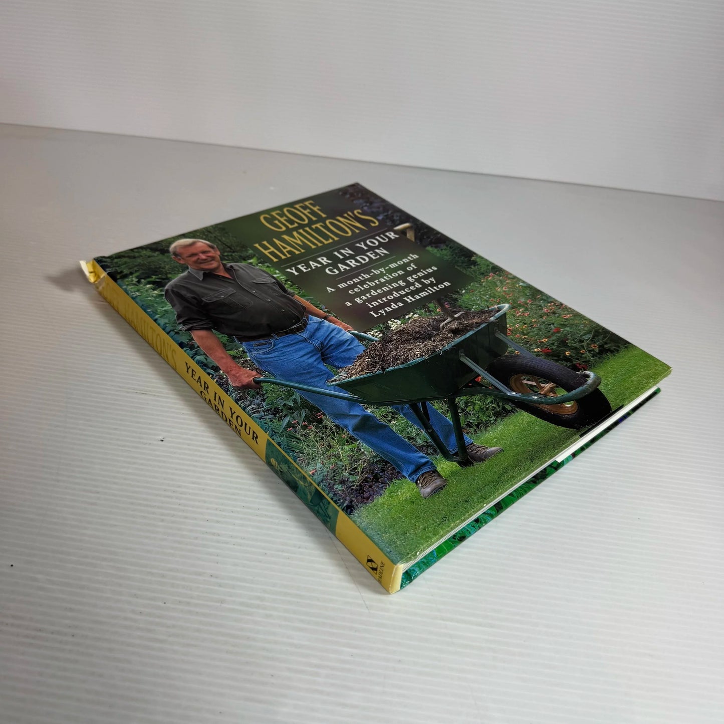 Year In Your Garden : A Month-by-Month Celebration of a Gardening Genius - Geoff Hamilton