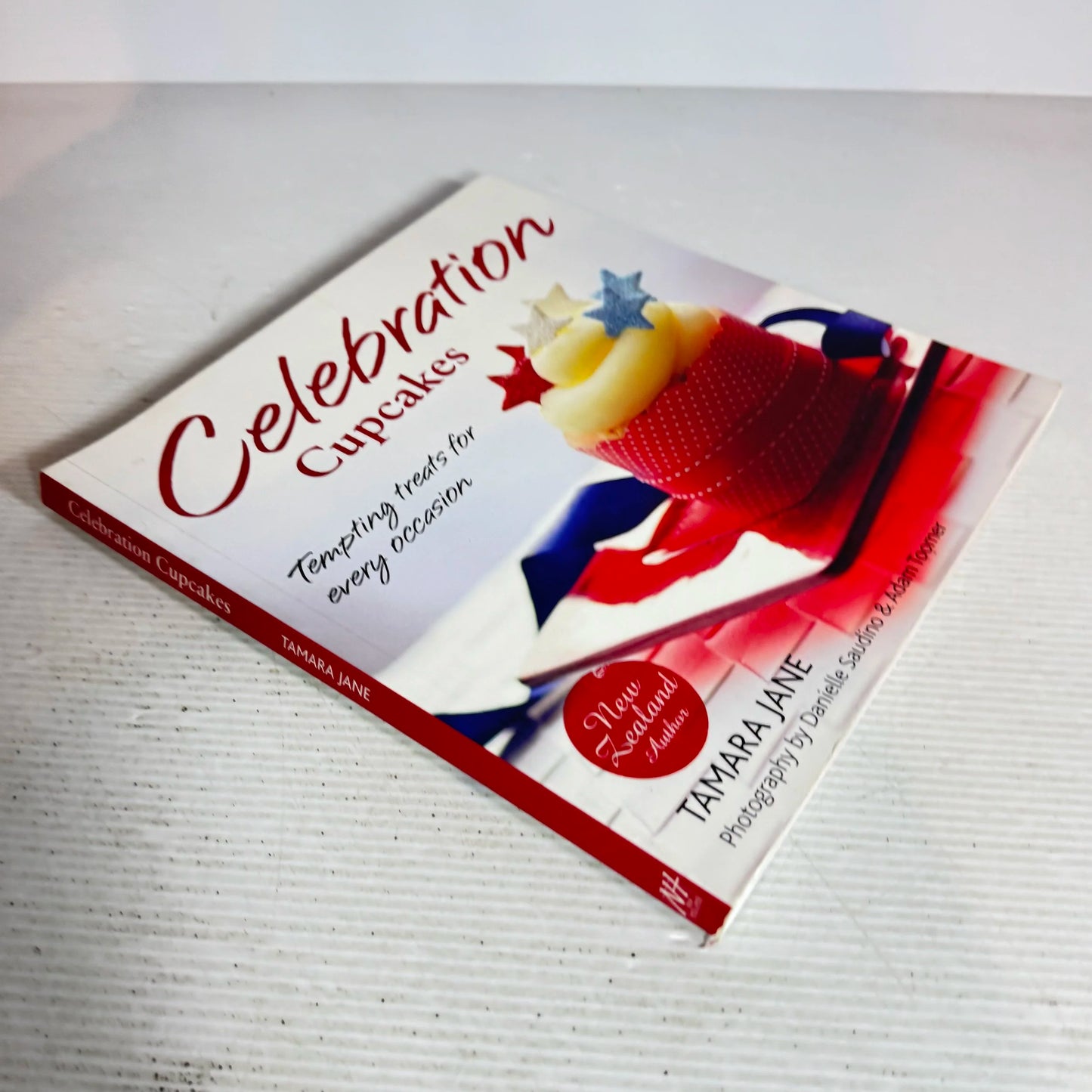 Celebration Cupcakes : Tempting Treats for Every Occasion - Tamara Jane